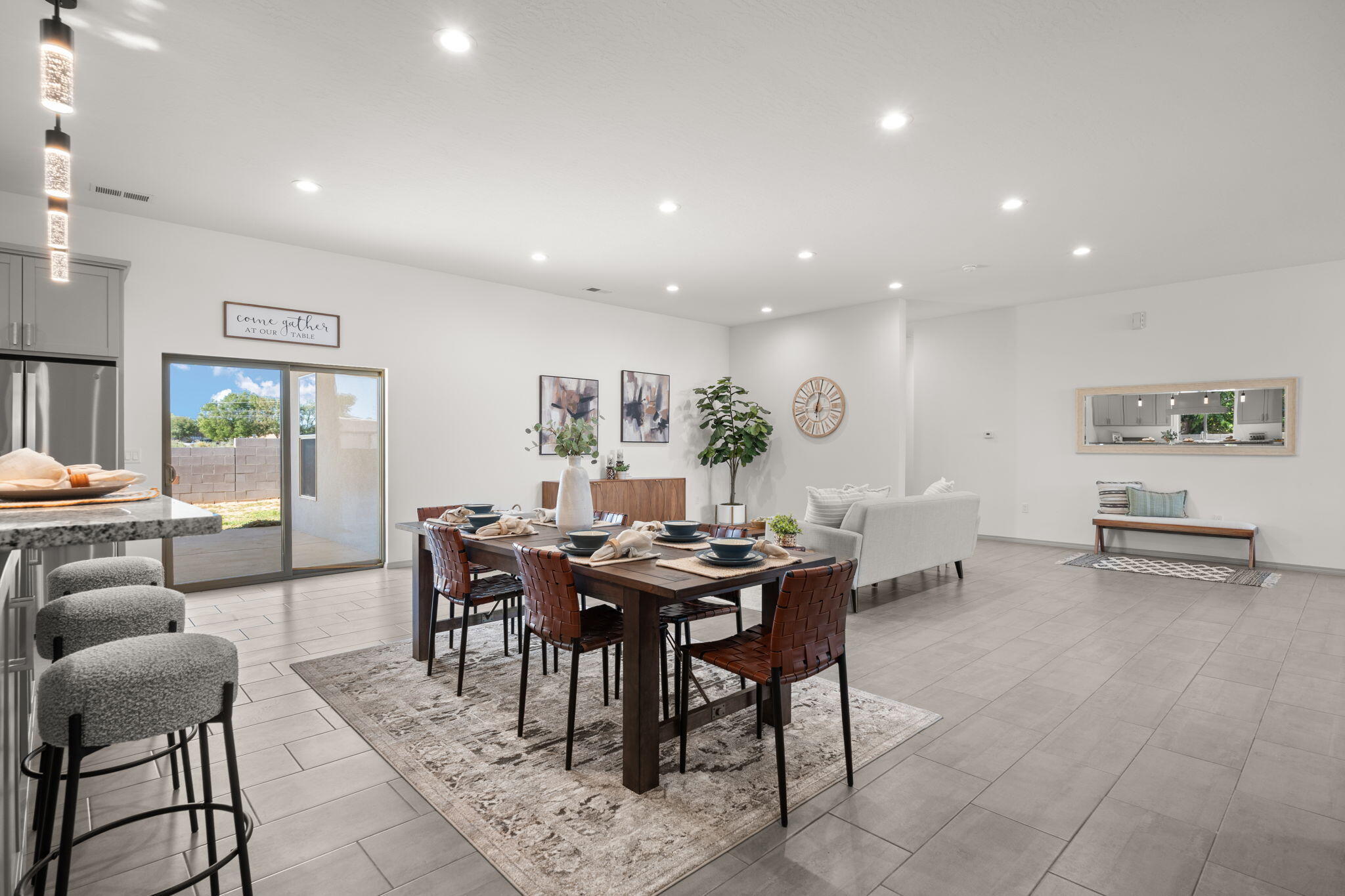 2006 SUTTLE Court NE