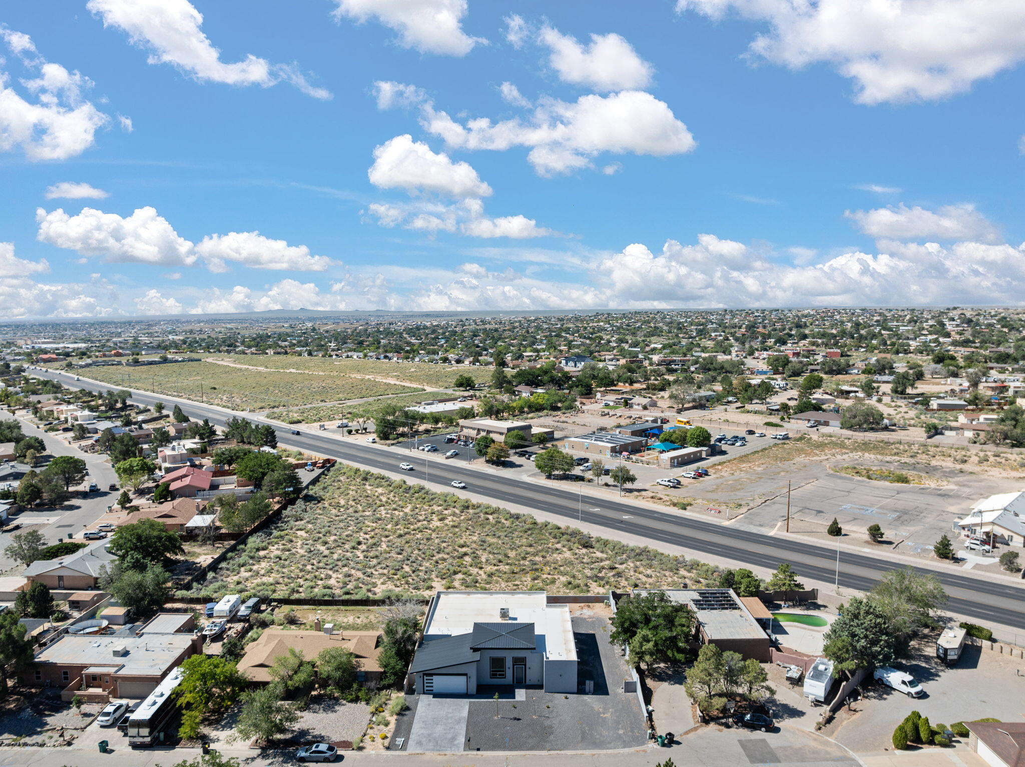 2006 SUTTLE Court NE