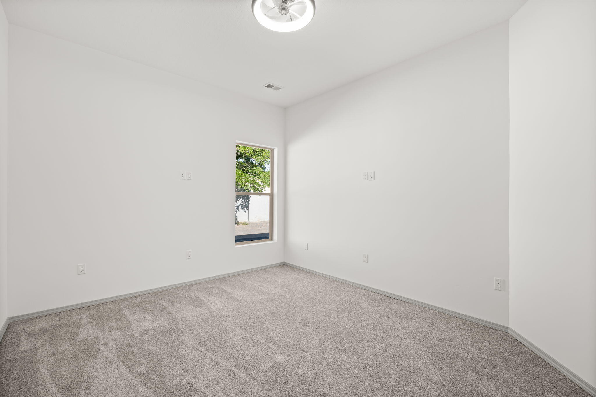 2006 SUTTLE Court NE