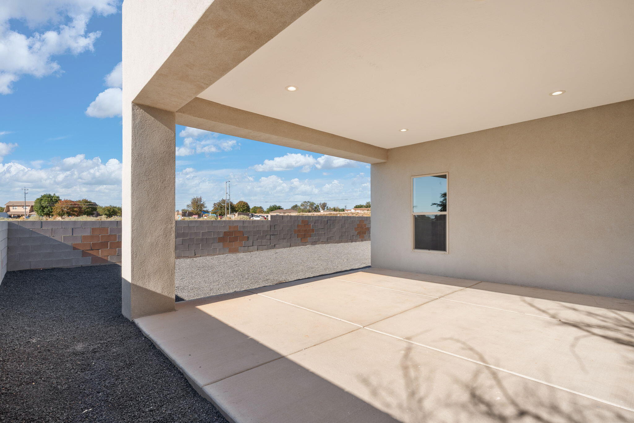 2006 SUTTLE Court NE