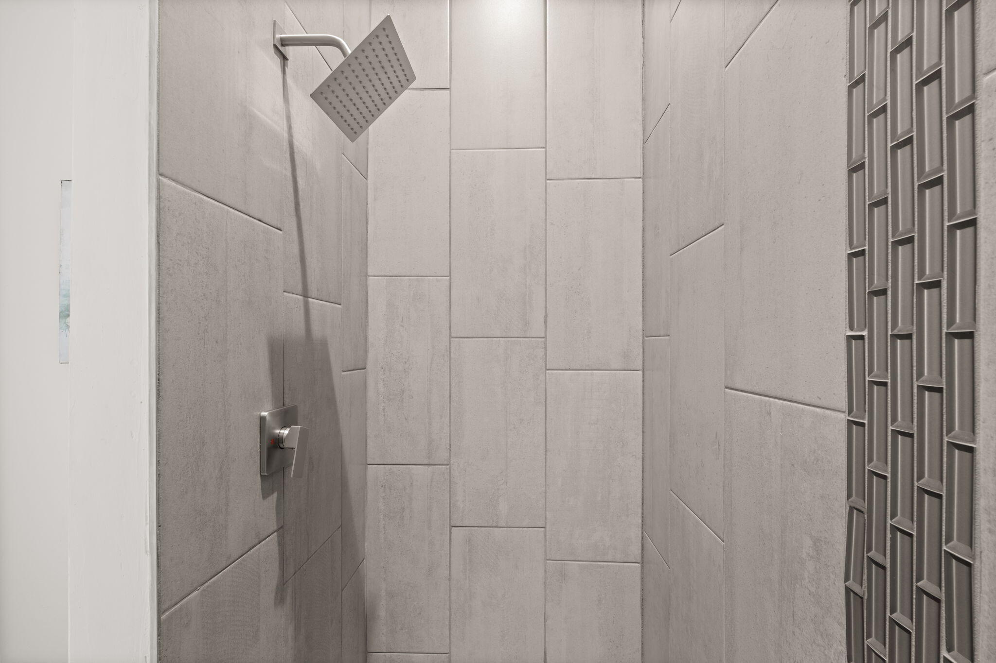 2006 SUTTLE Court NE