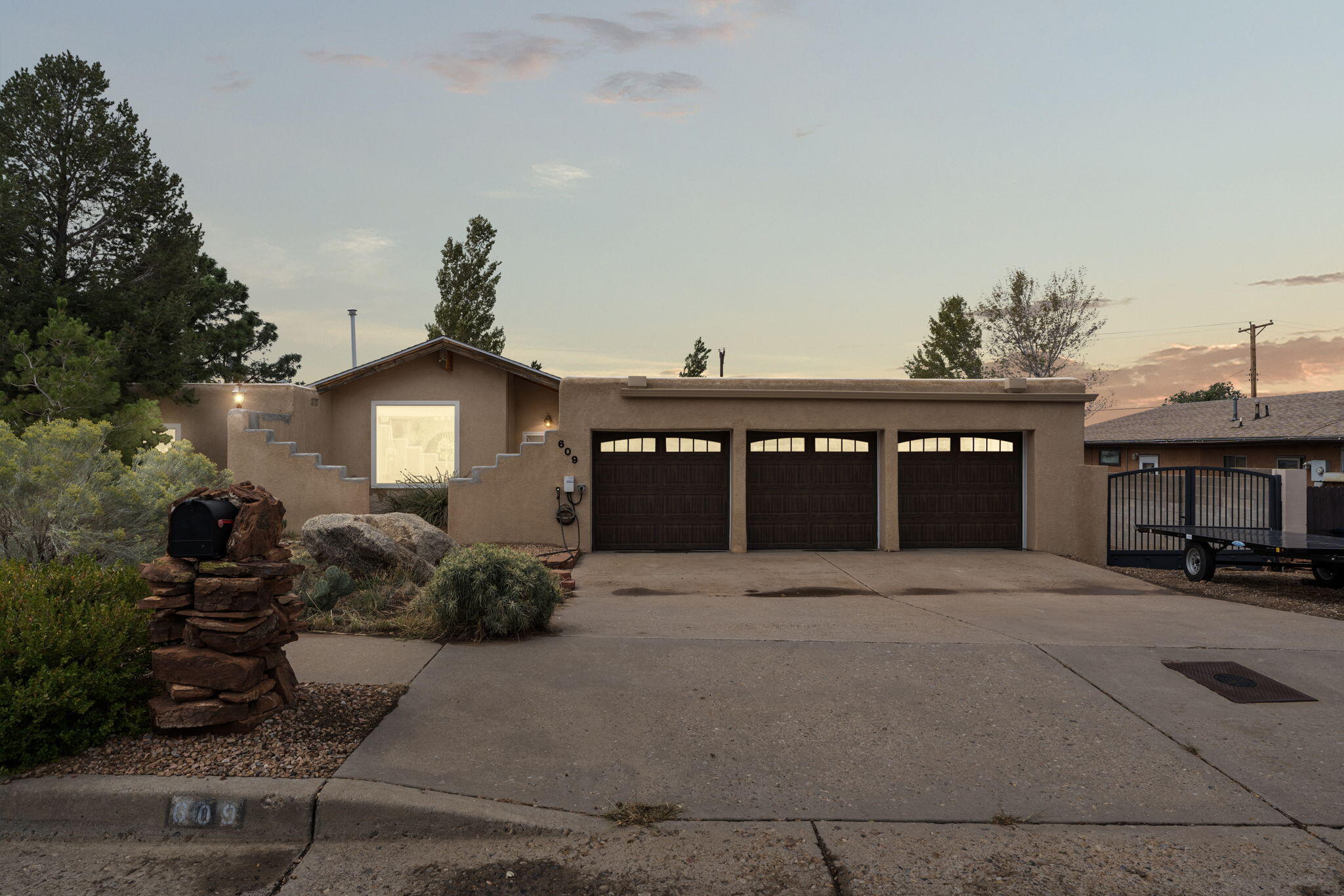 609 MARK Drive NE