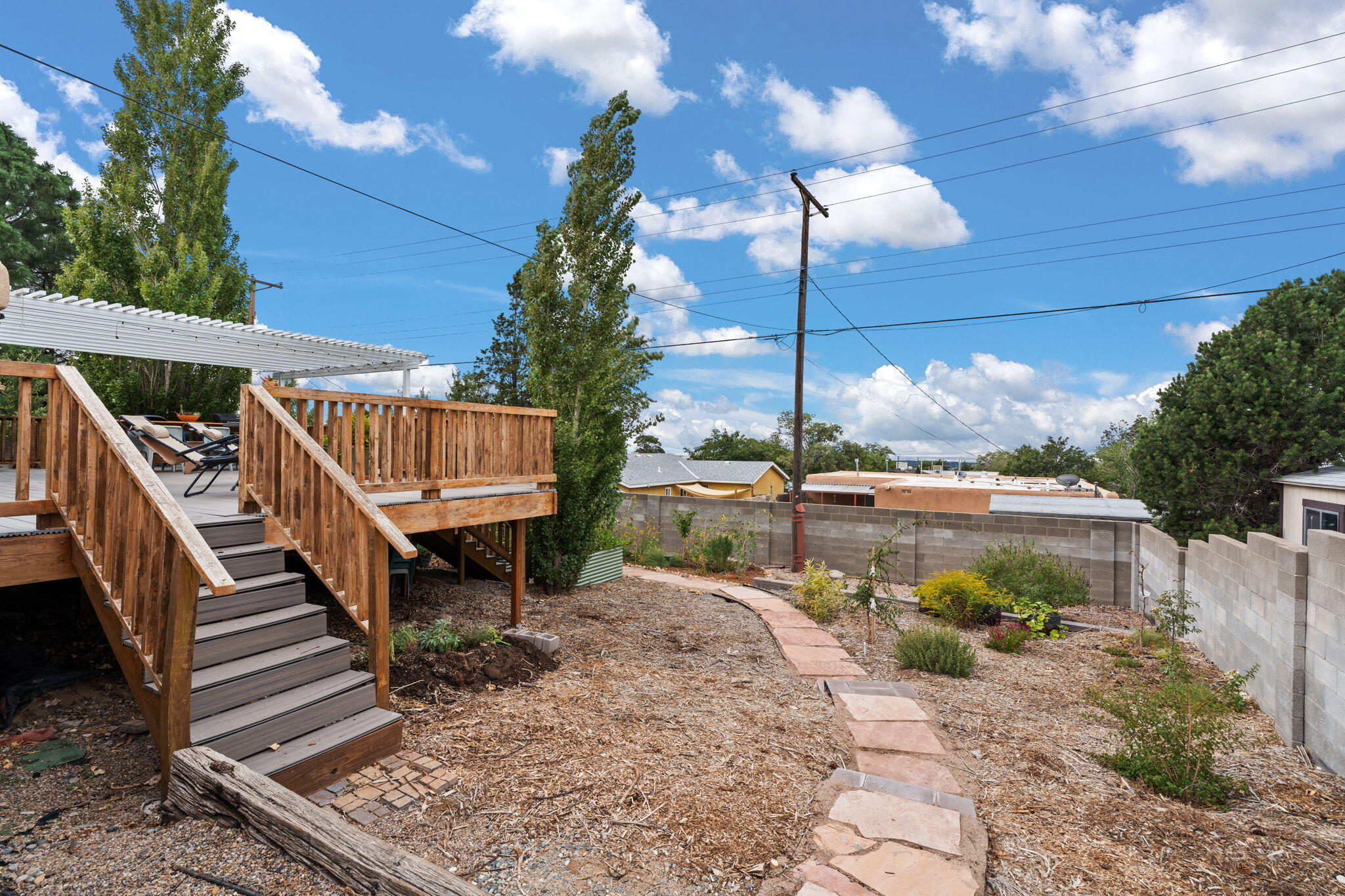 609 MARK Drive NE