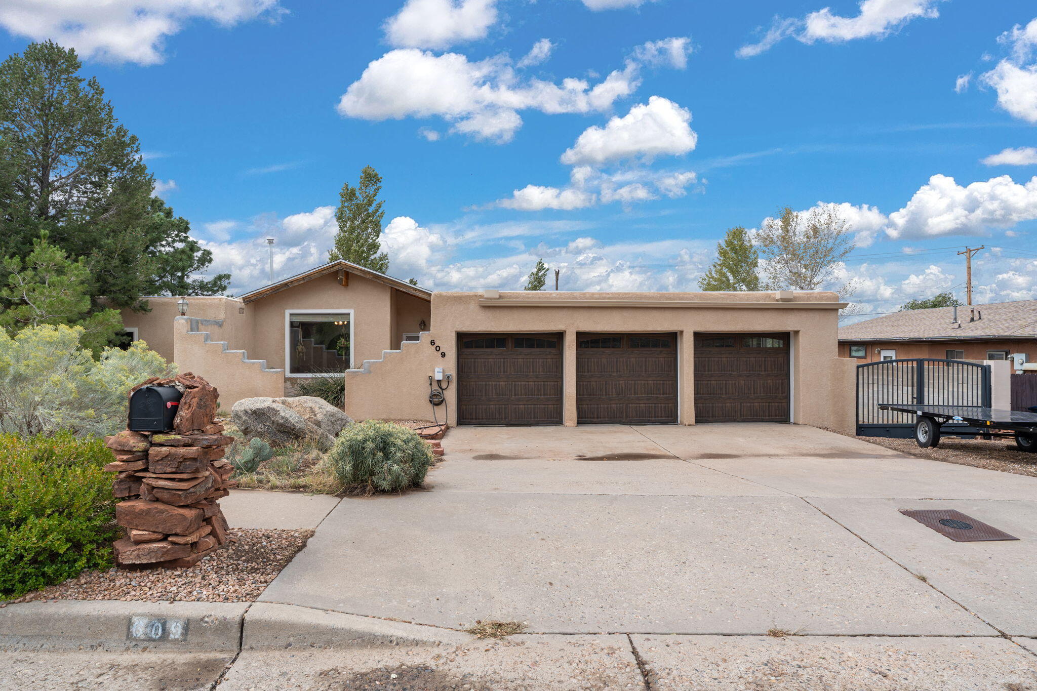 609 MARK Drive NE