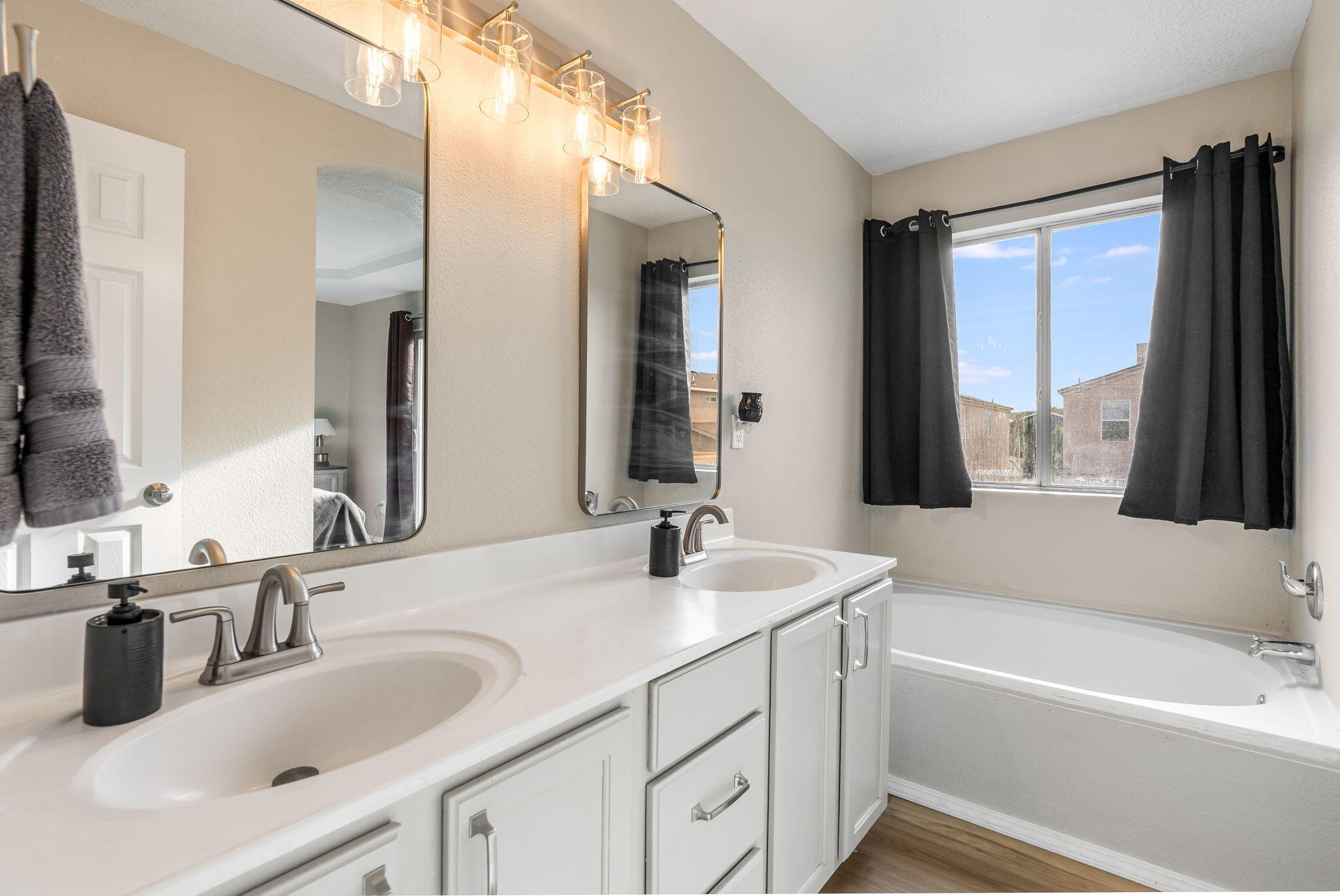 537 SKY TOWER Street SW