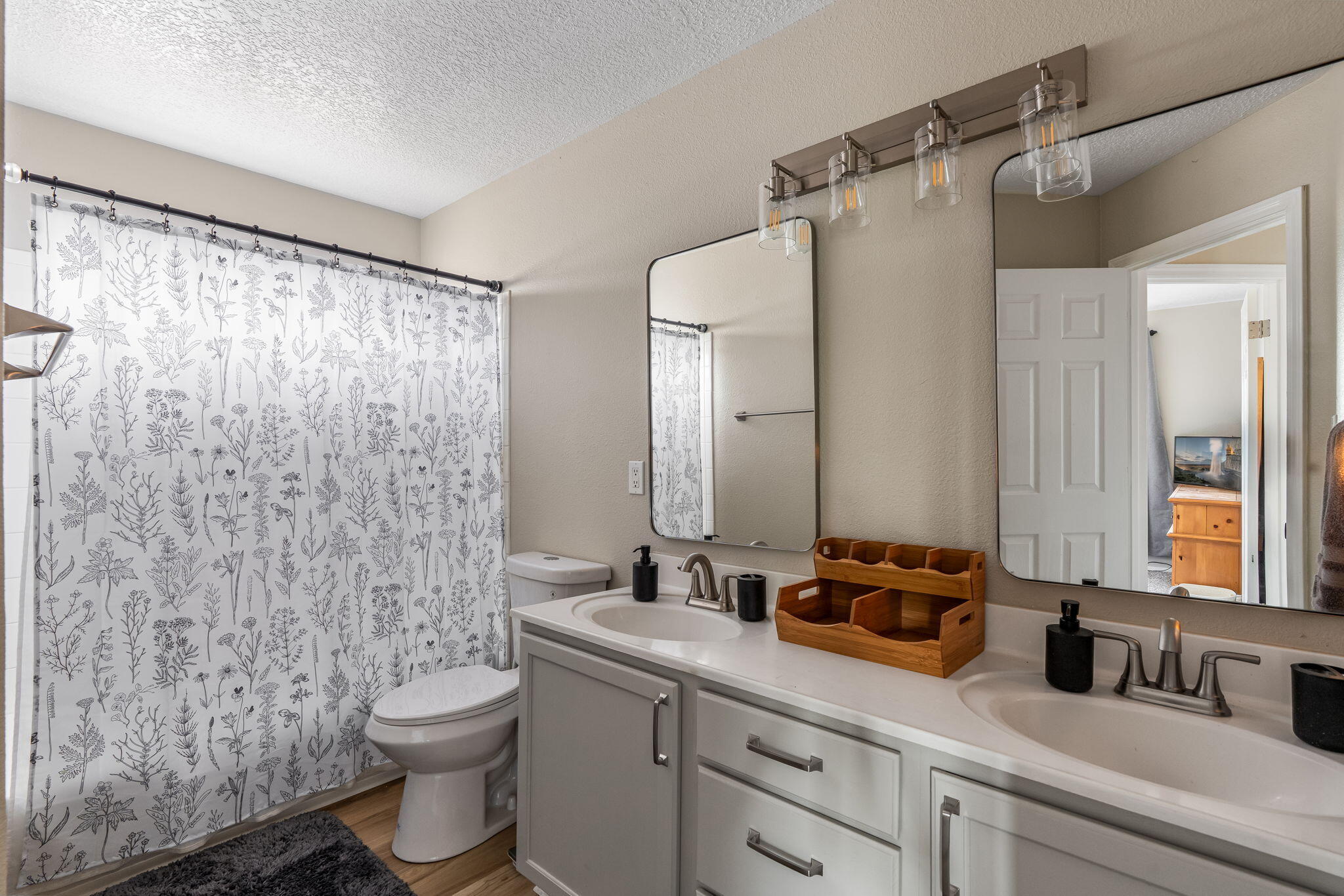 537 SKY TOWER Street SW