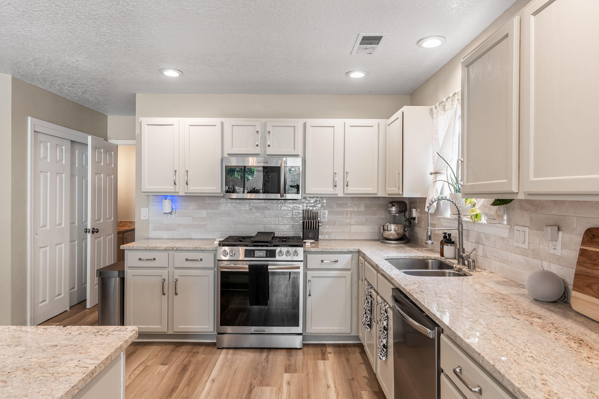 537 SKY TOWER Street SW