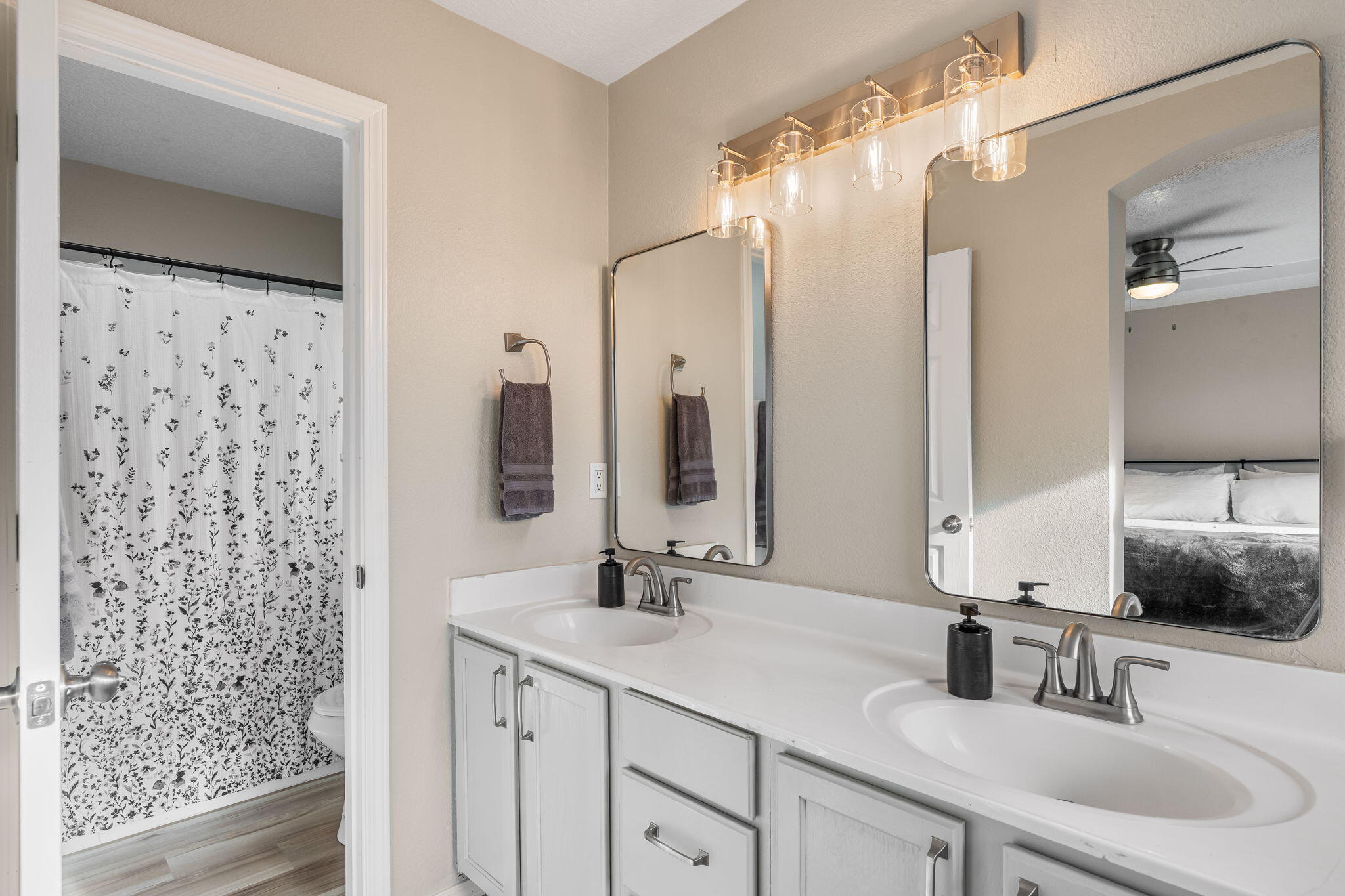 537 SKY TOWER Street SW