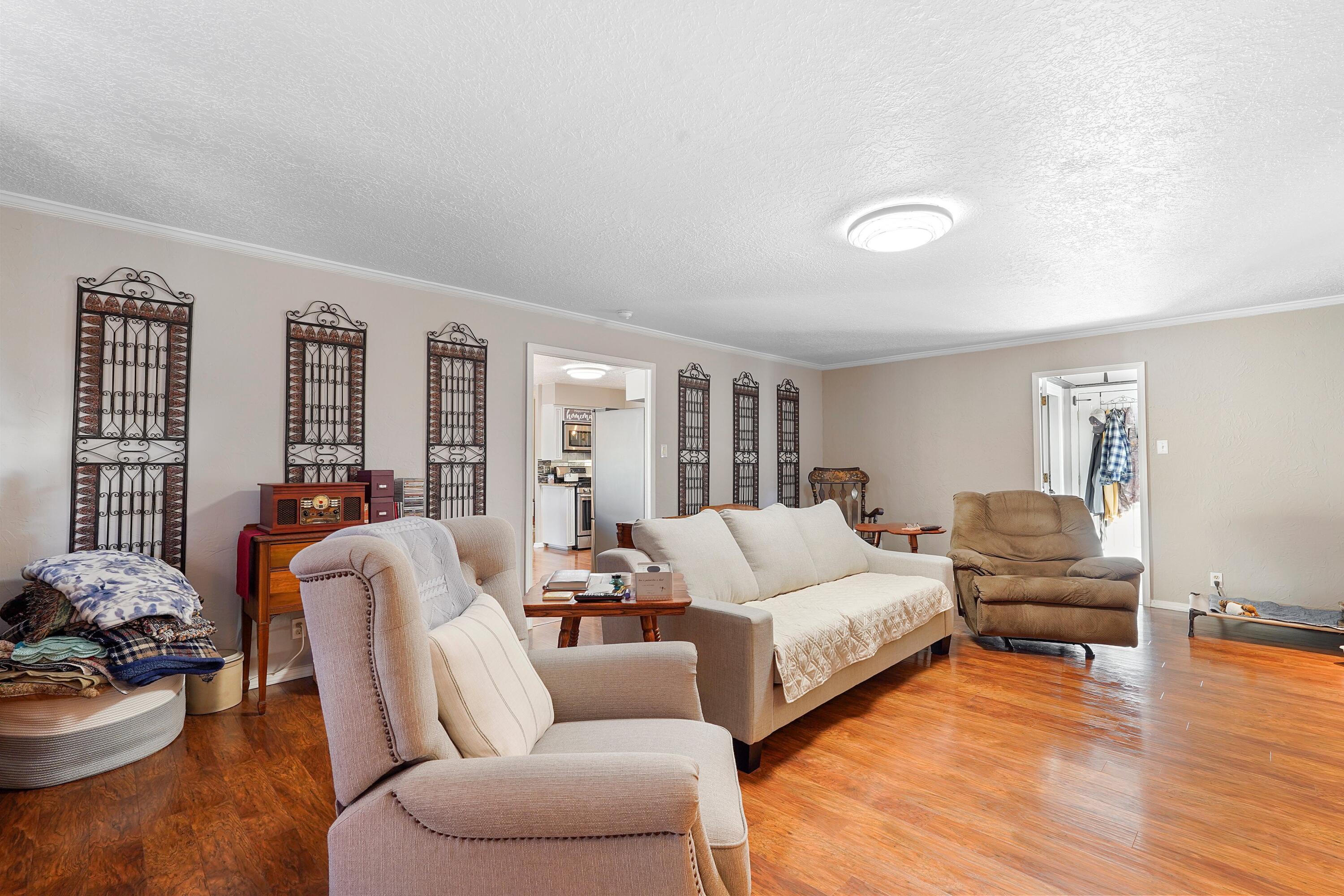 3727 VALERIE Place NE