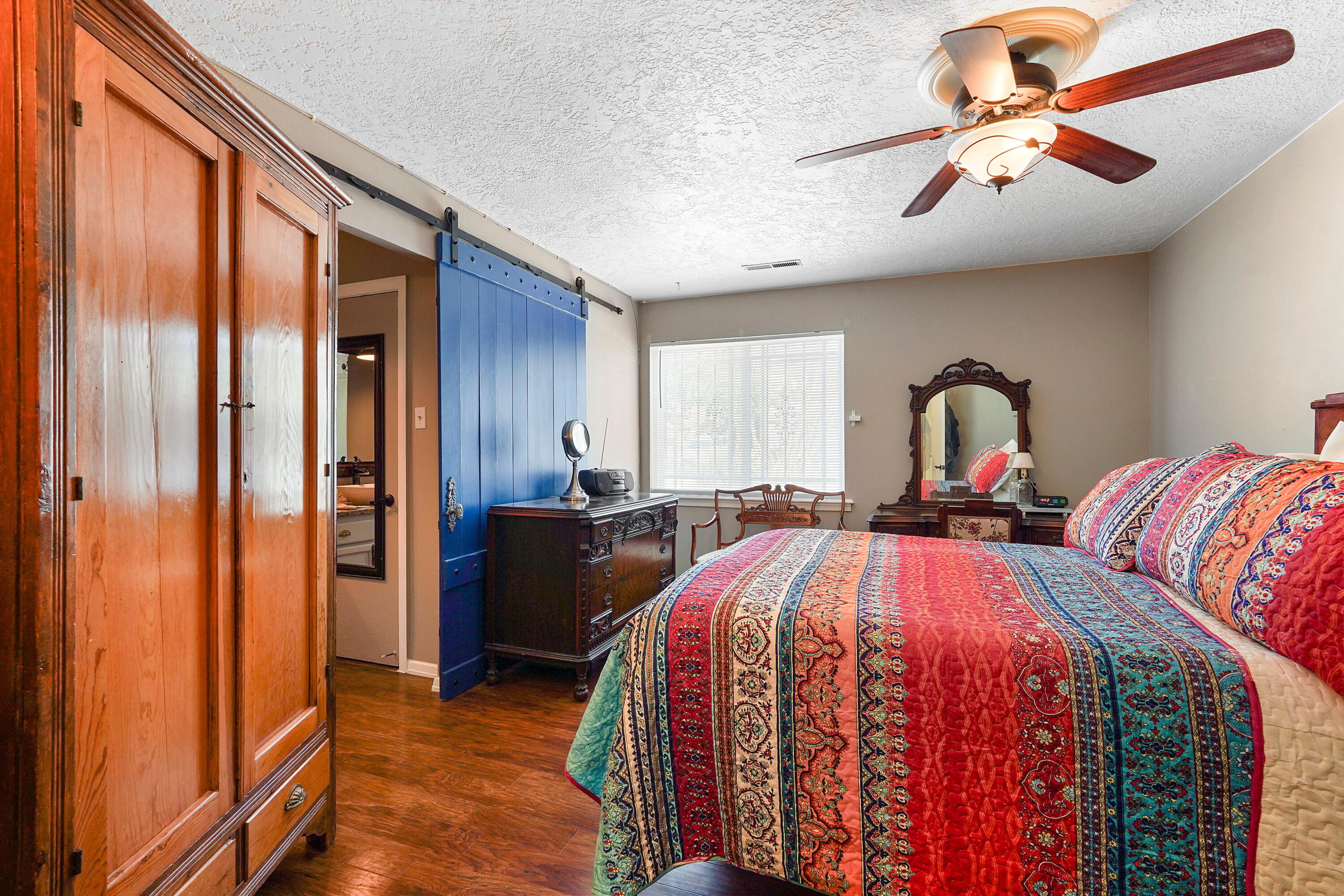 3727 VALERIE Place NE