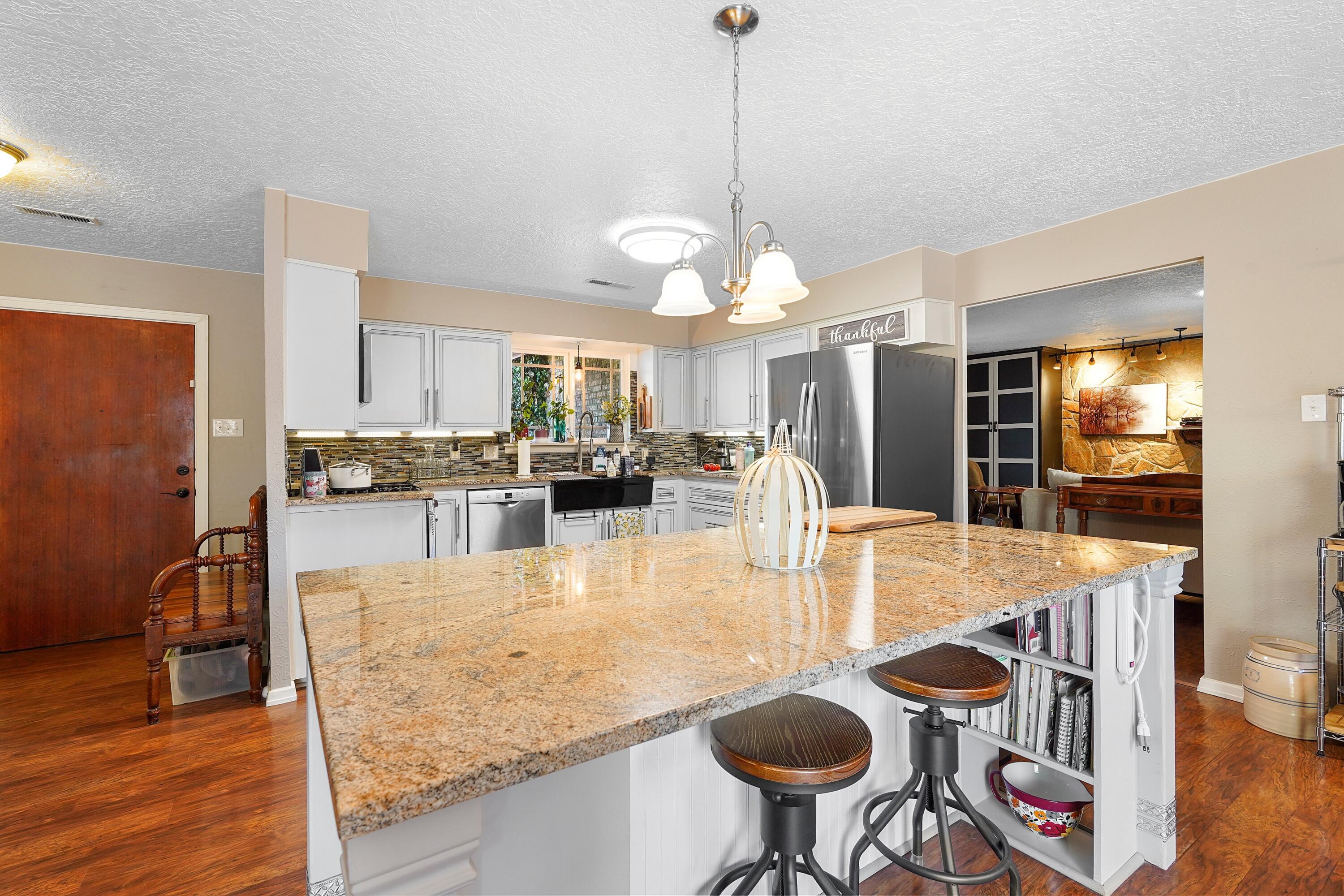 3727 VALERIE Place NE