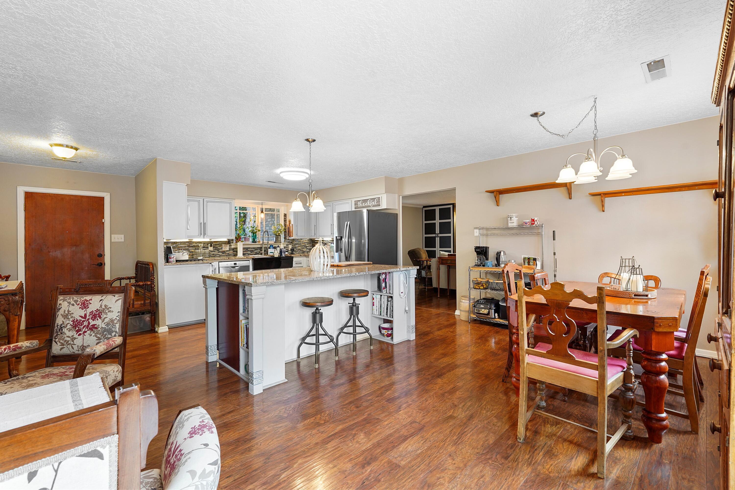 3727 VALERIE Place NE