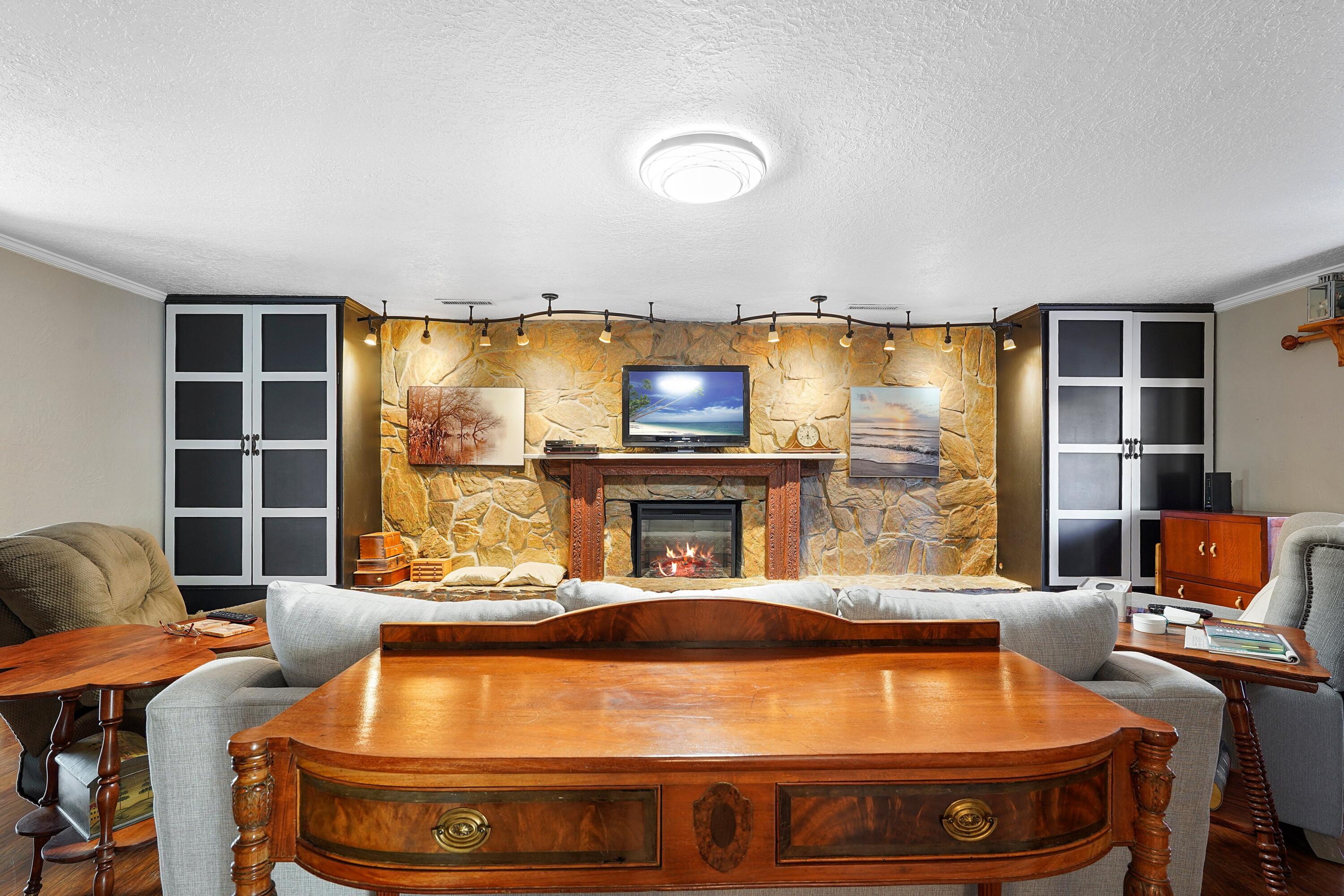 3727 VALERIE Place NE