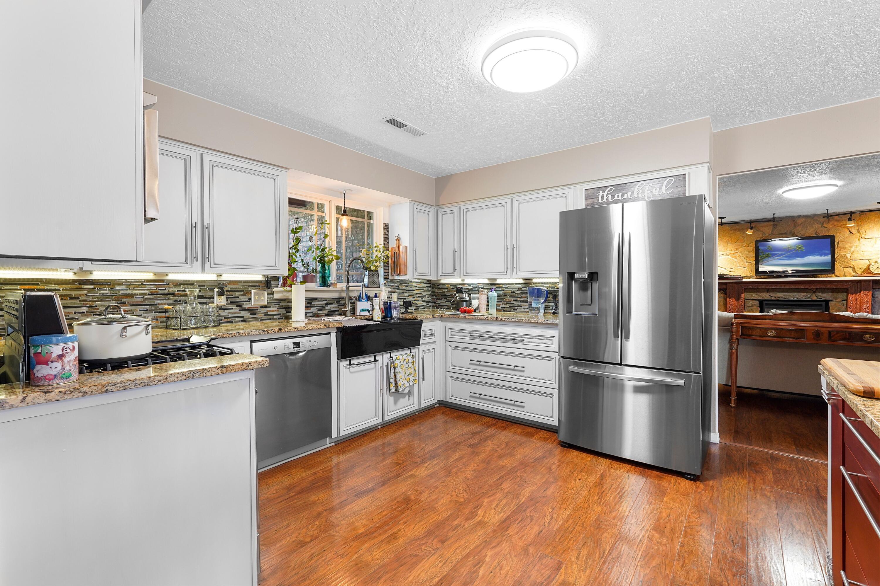 3727 VALERIE Place NE