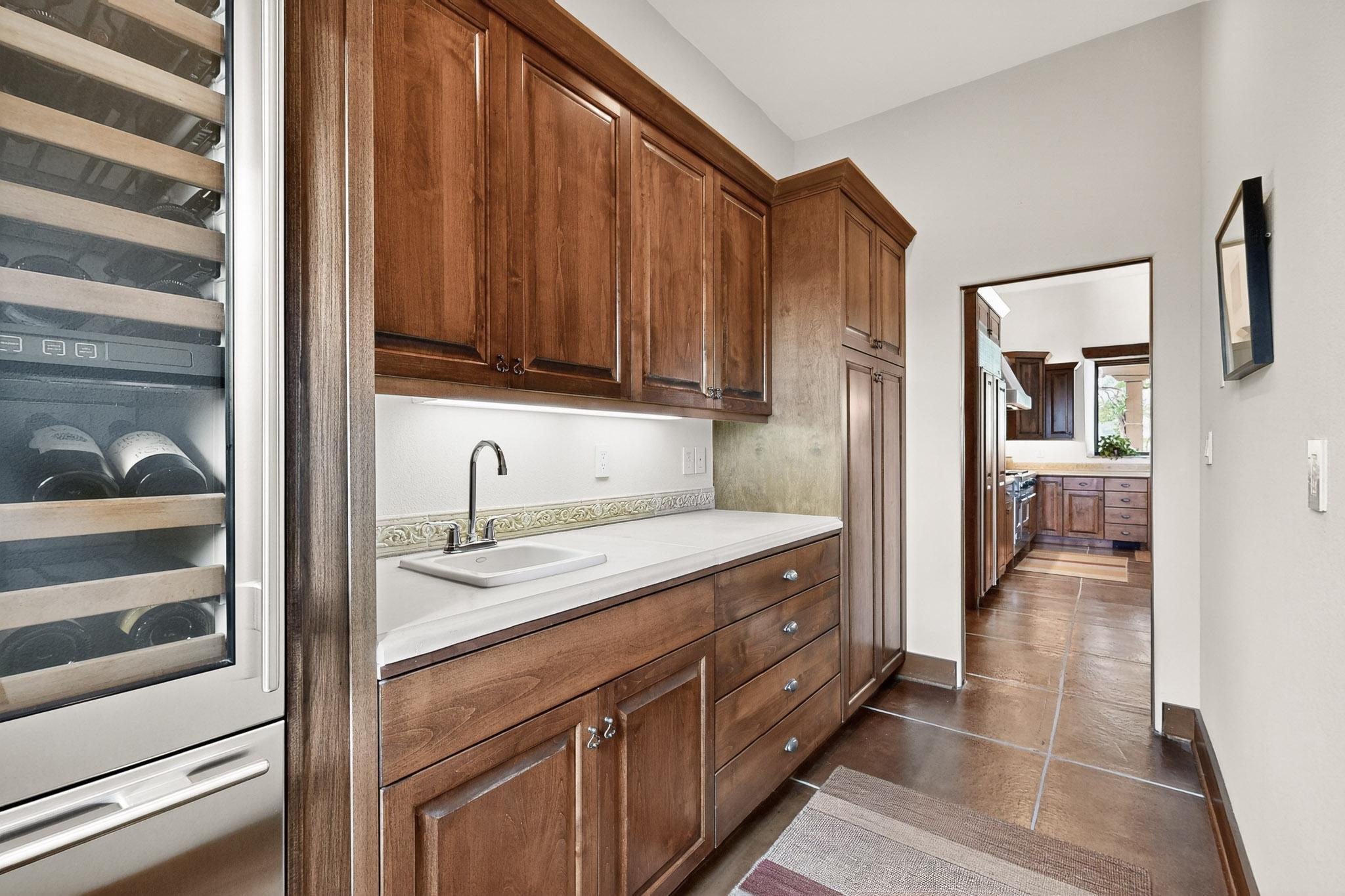 348 White Oaks Drive NE