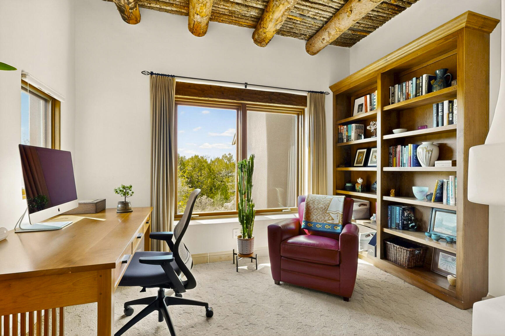 348 White Oaks Drive NE