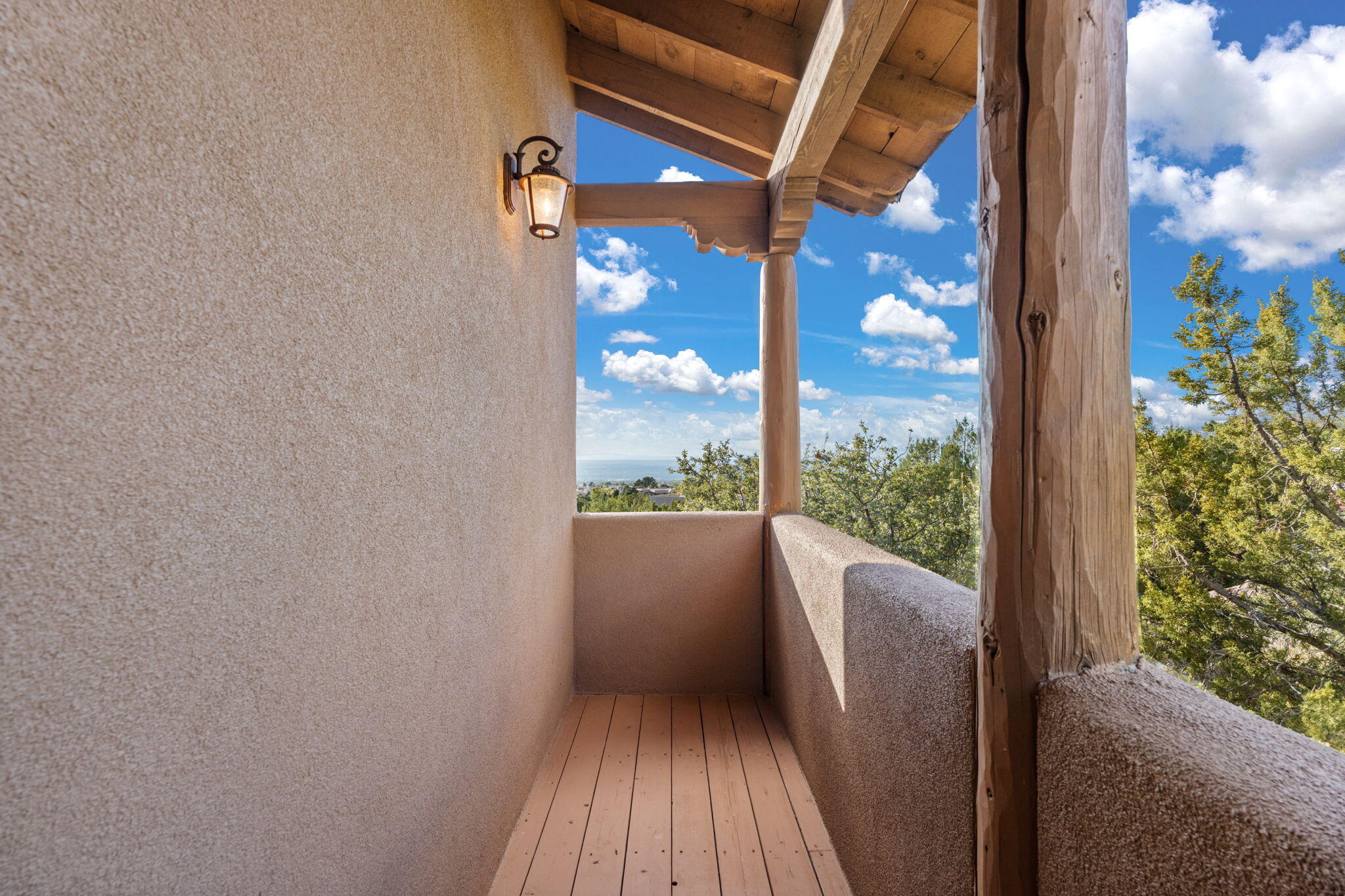 348 White Oaks Drive NE