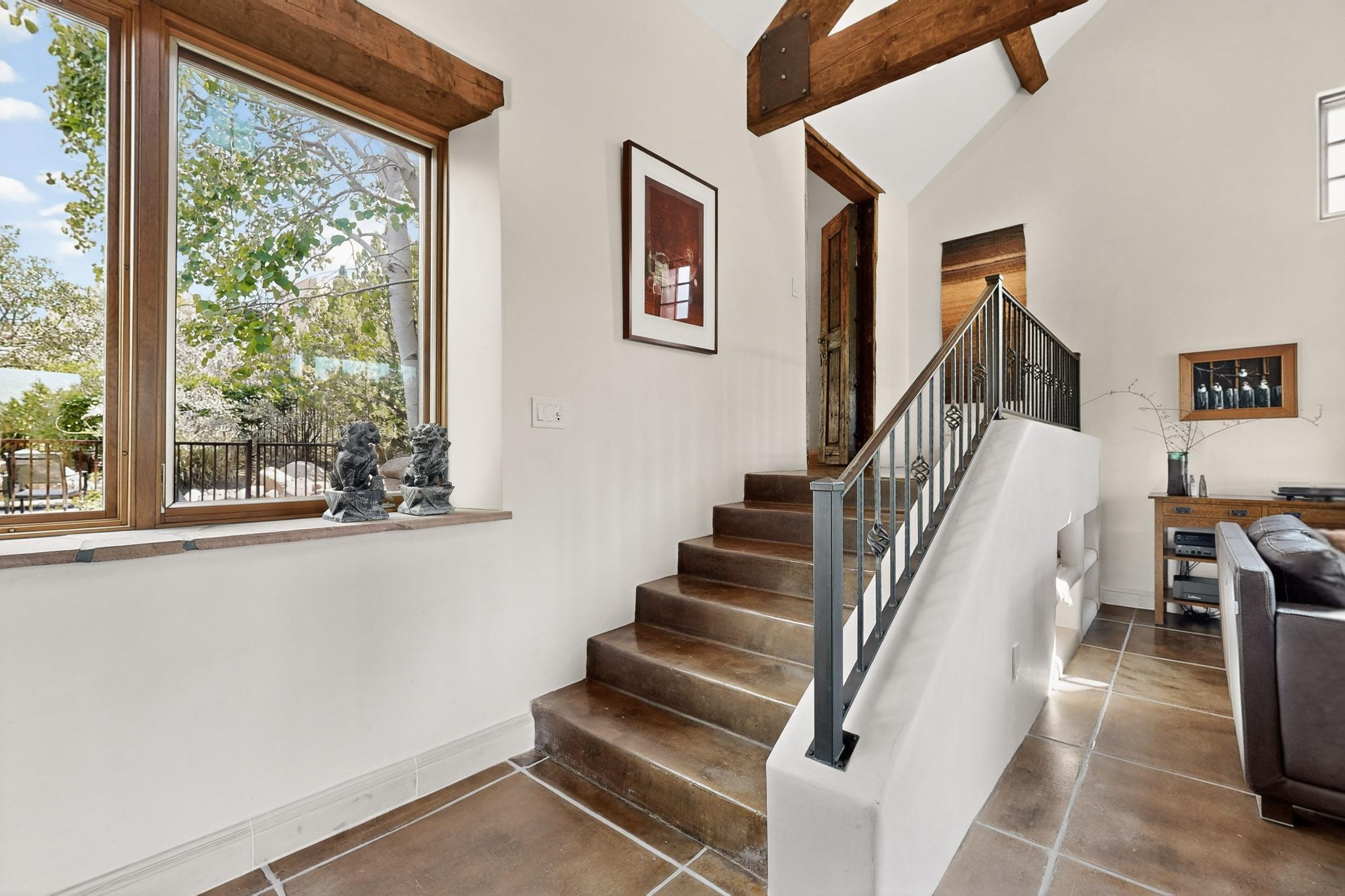 348 White Oaks Drive NE