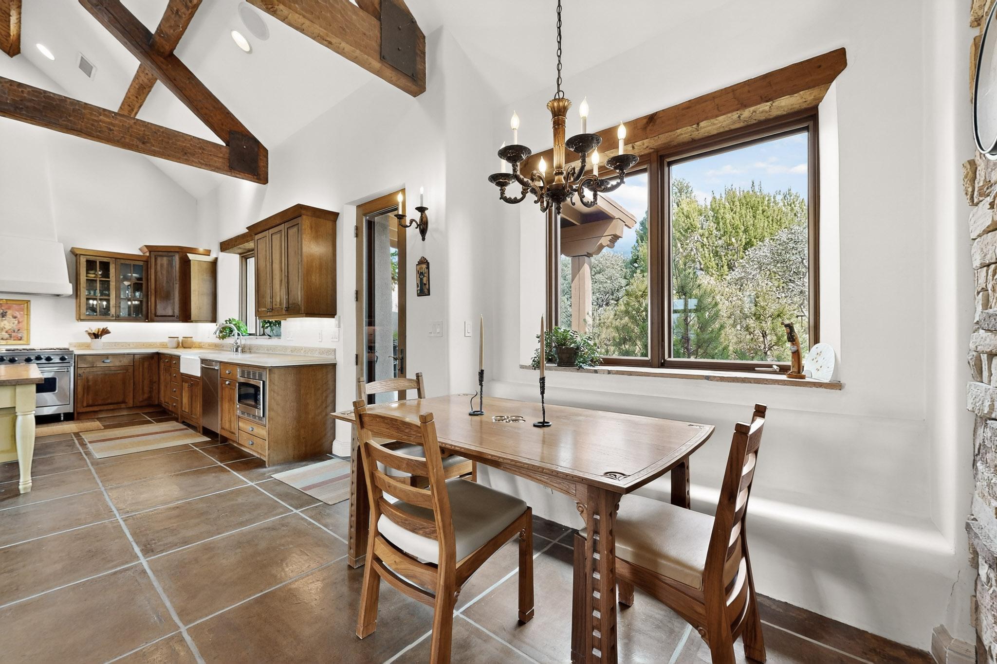 348 White Oaks Drive NE