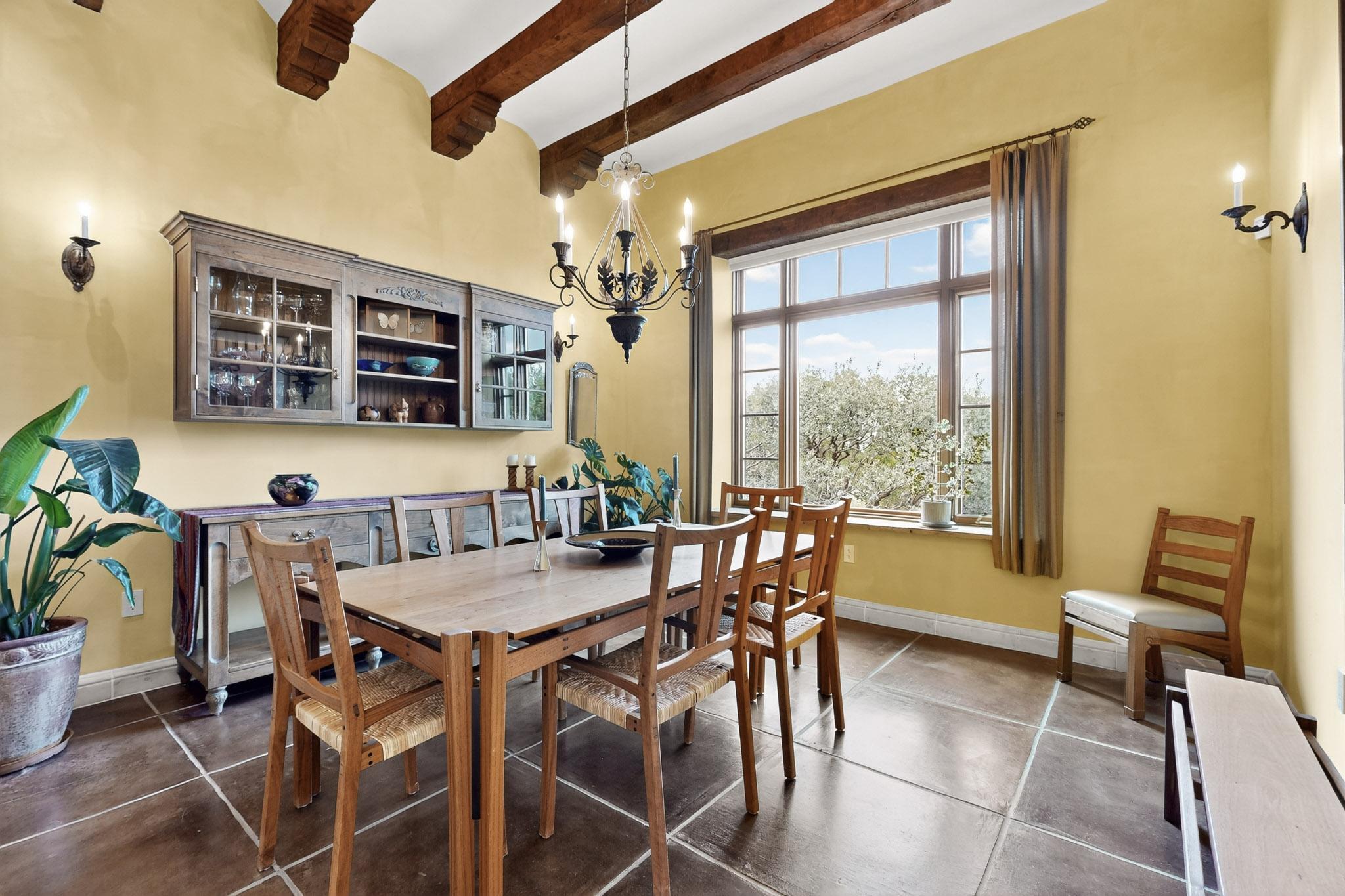 348 White Oaks Drive NE