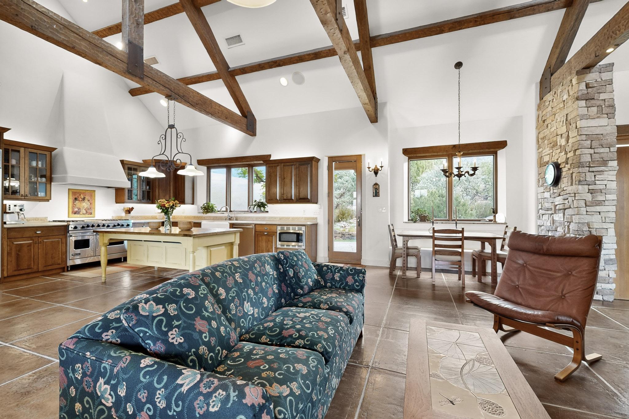 348 White Oaks Drive NE