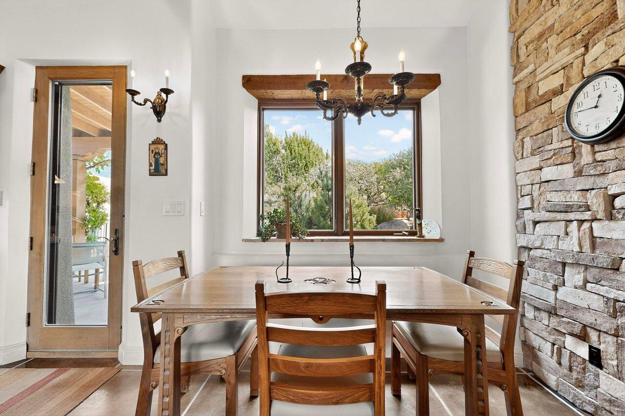 348 White Oaks Drive NE