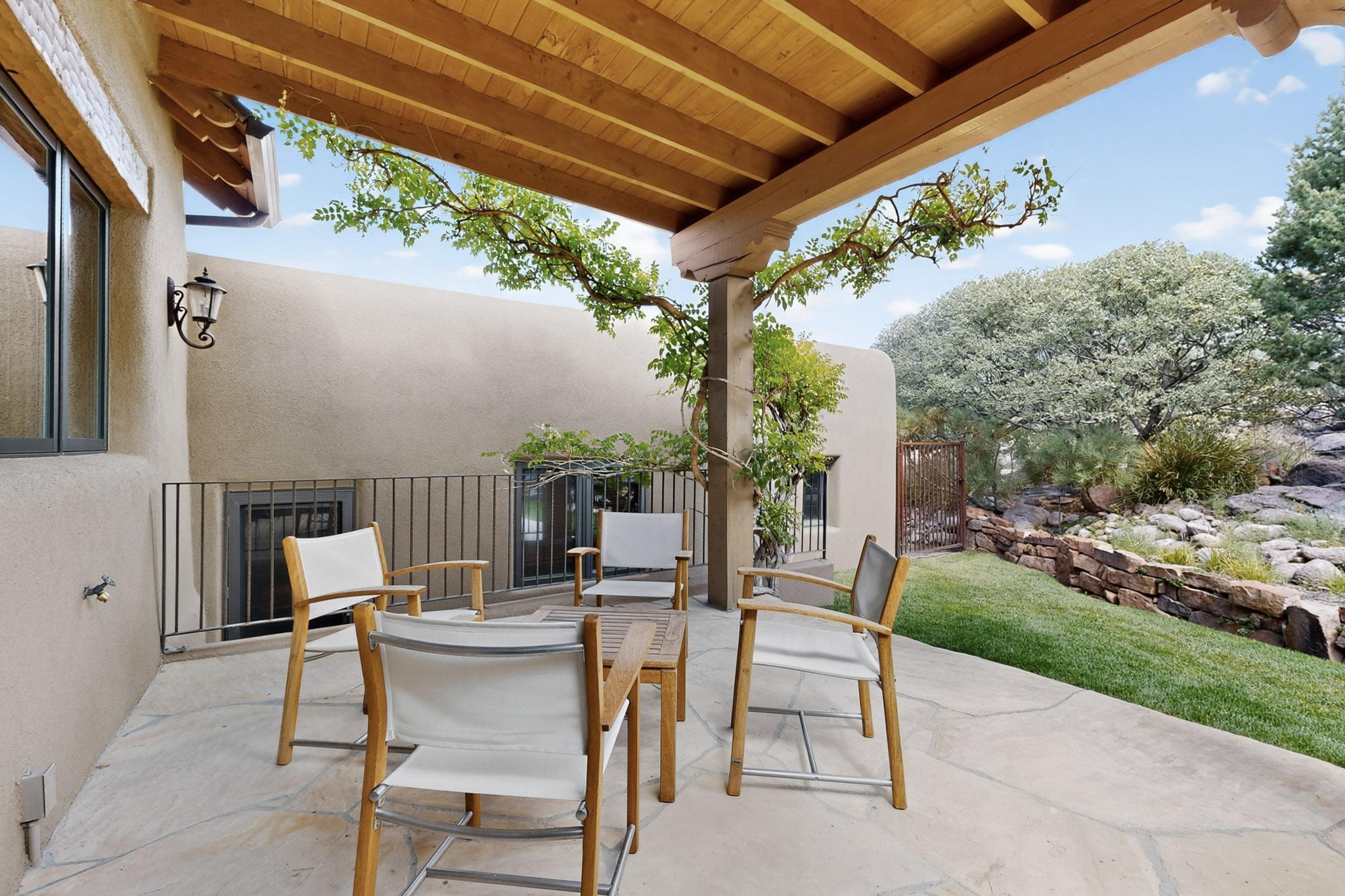 348 White Oaks Drive NE