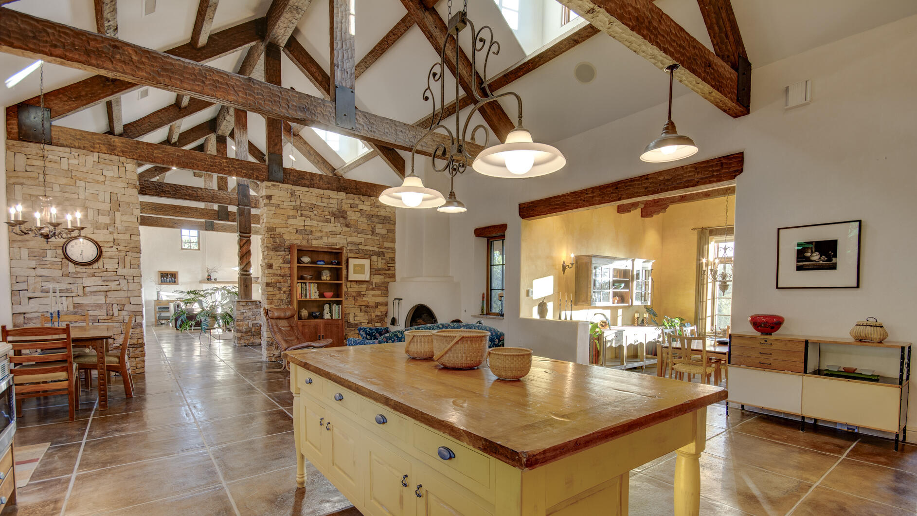 348 White Oaks Drive NE