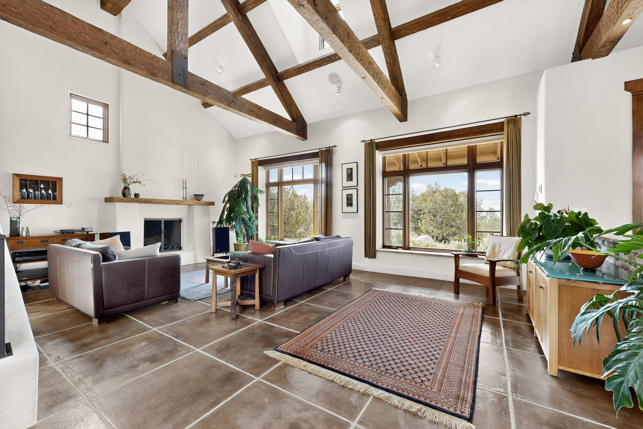 348 White Oaks Drive NE