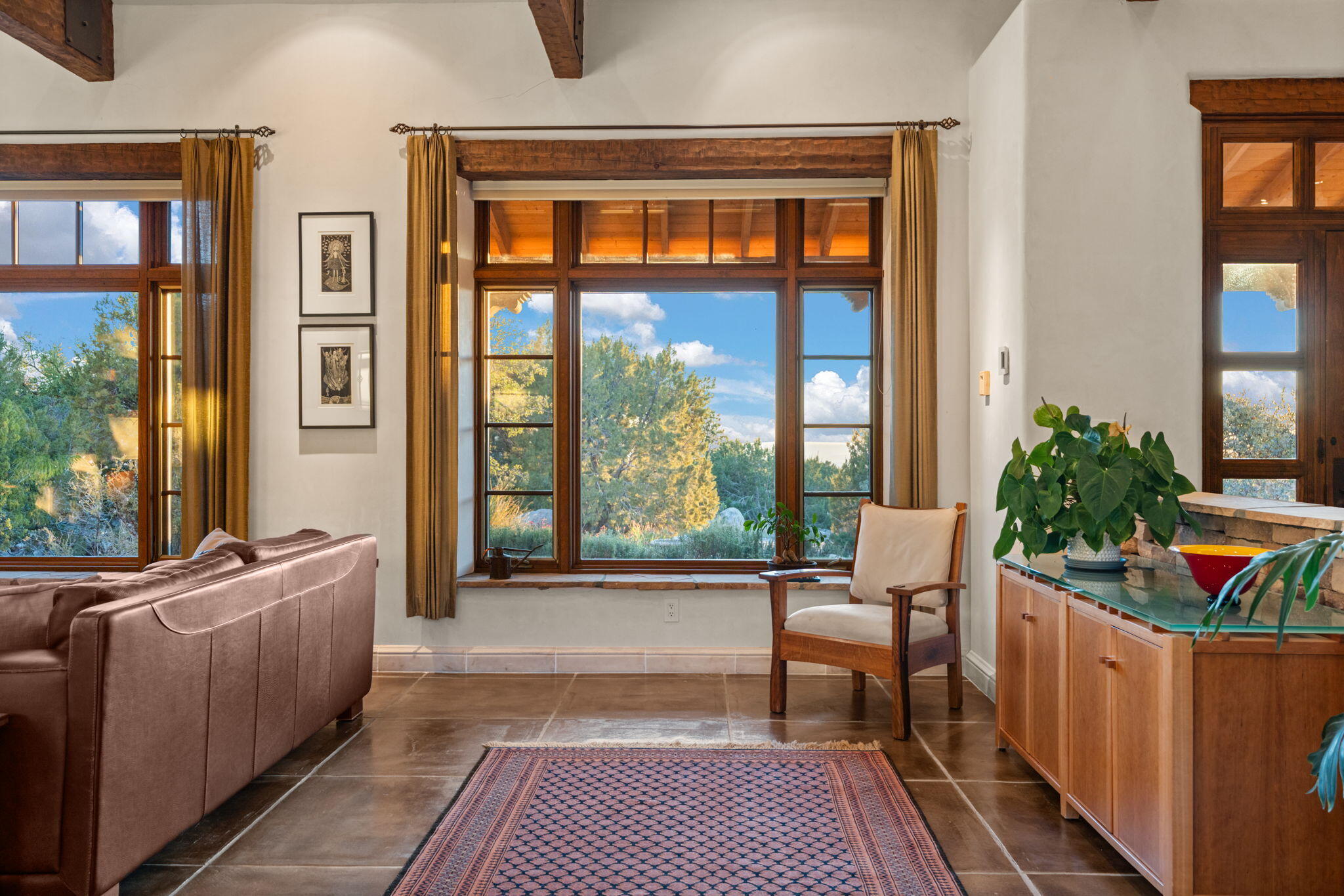 348 White Oaks Drive NE