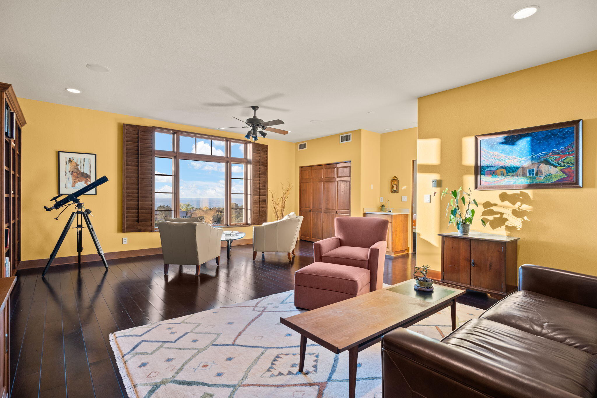 348 White Oaks Drive NE