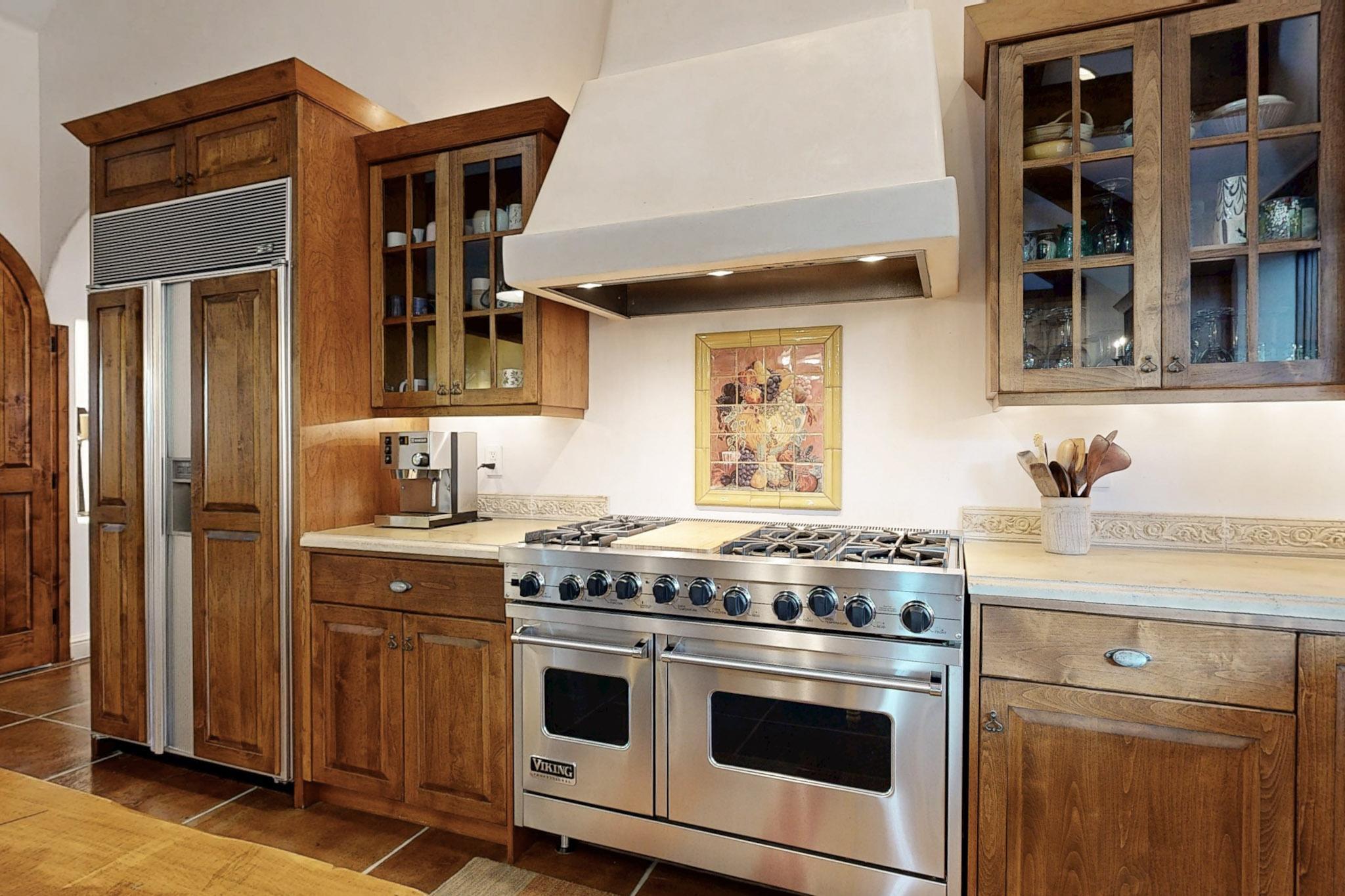 348 White Oaks Drive NE