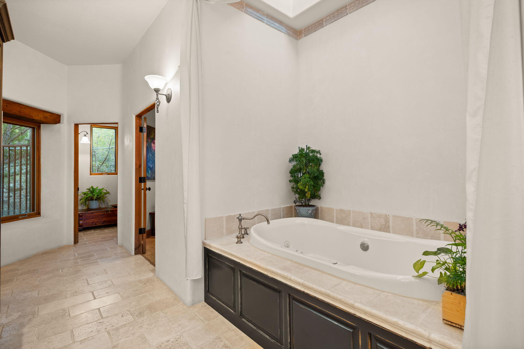 348 White Oaks Drive NE