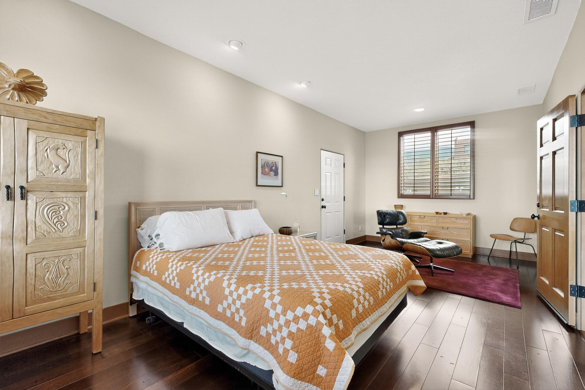 348 White Oaks Drive NE