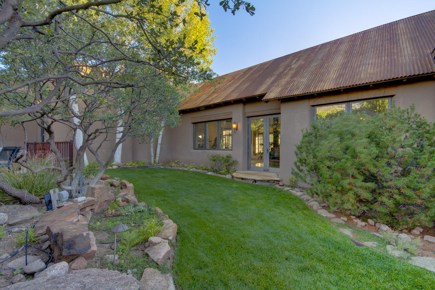 348 White Oaks Drive NE