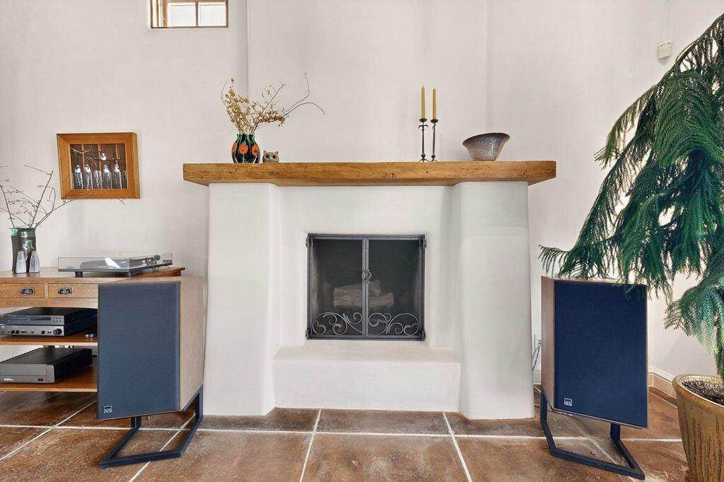 348 White Oaks Drive NE