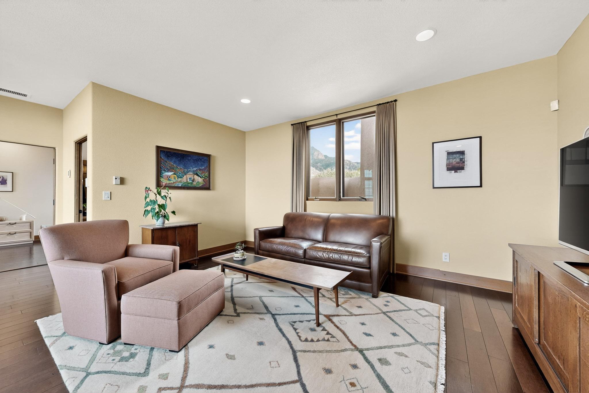 348 White Oaks Drive NE