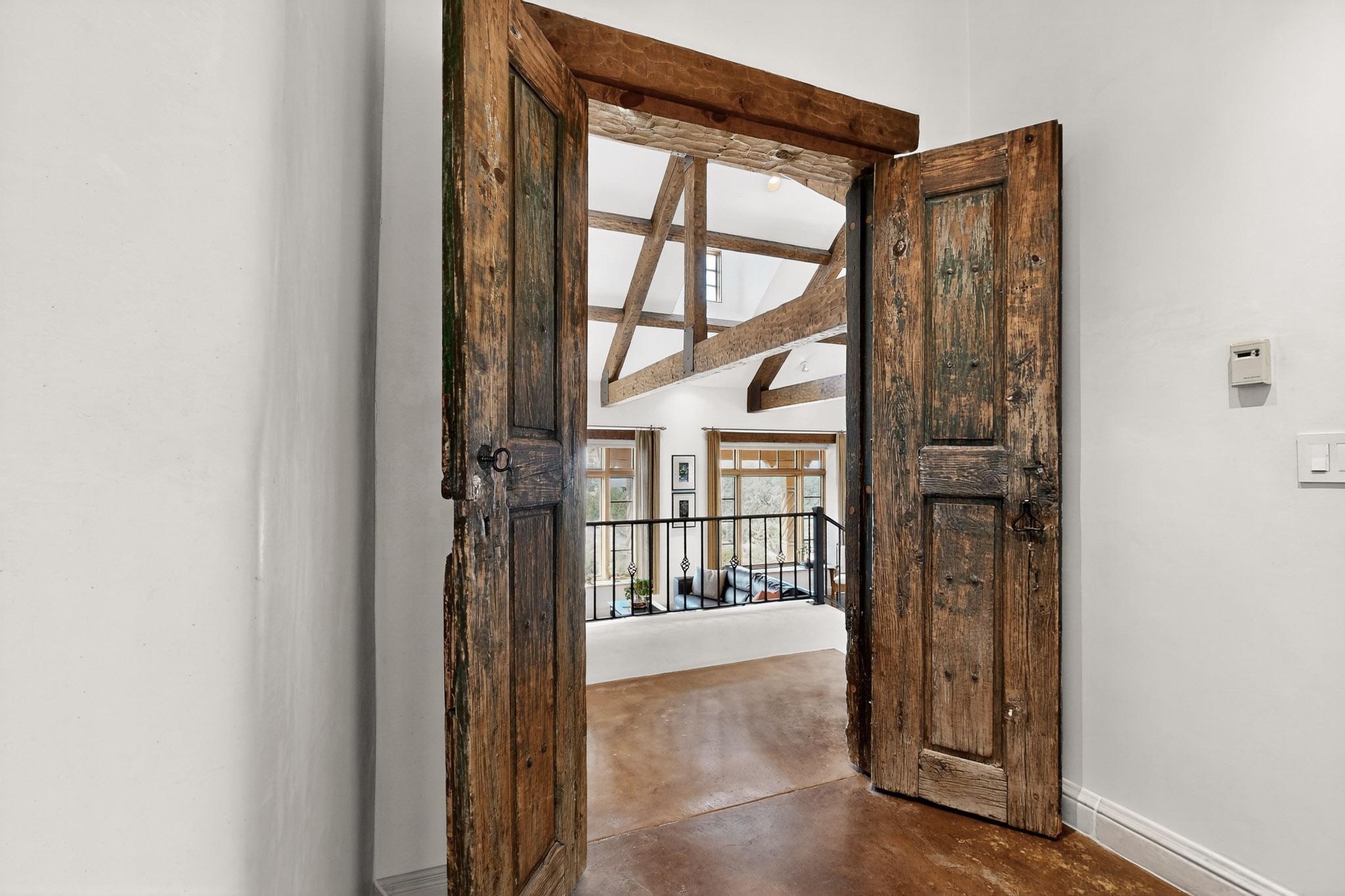 348 White Oaks Drive NE