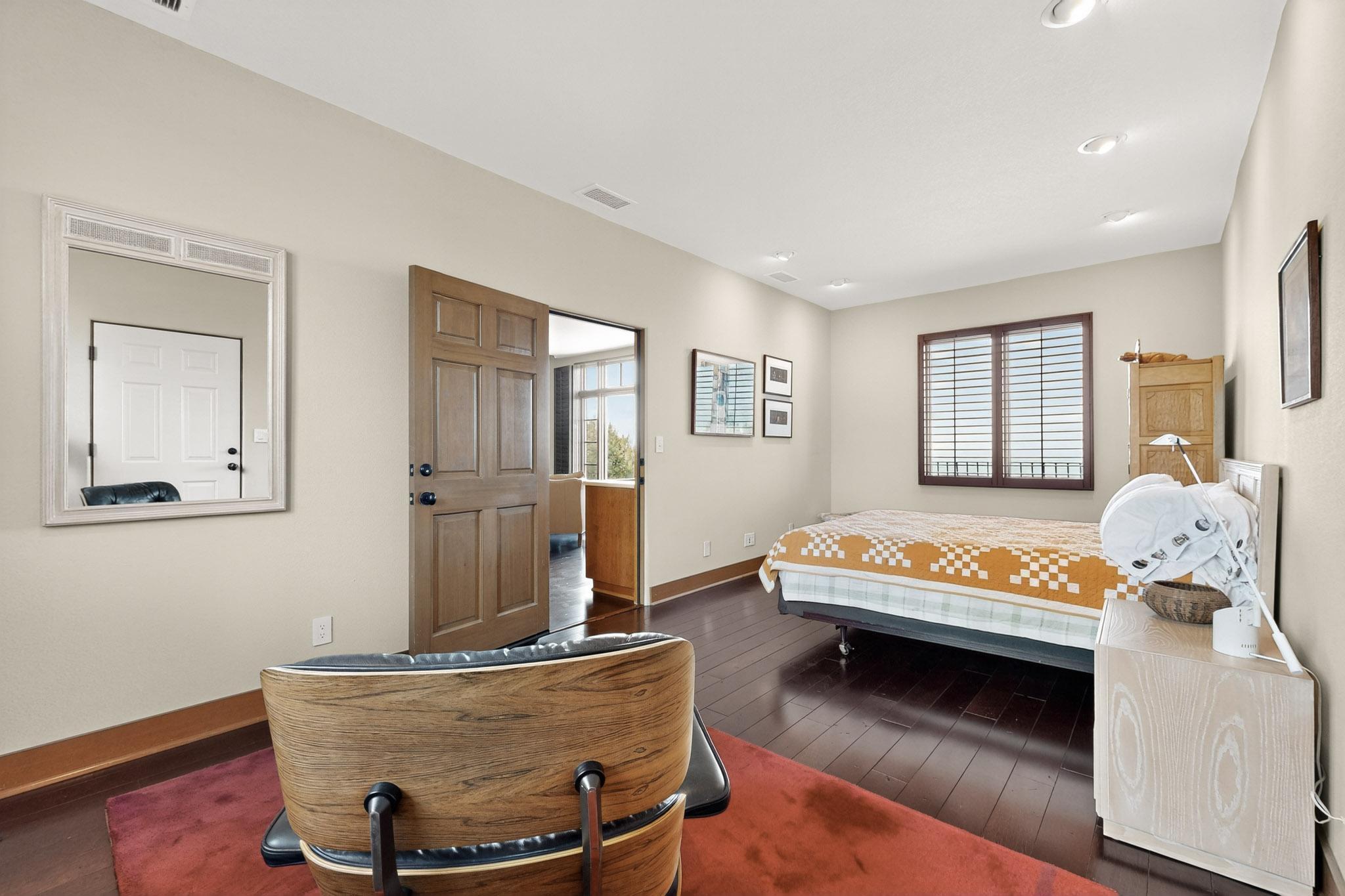 348 White Oaks Drive NE