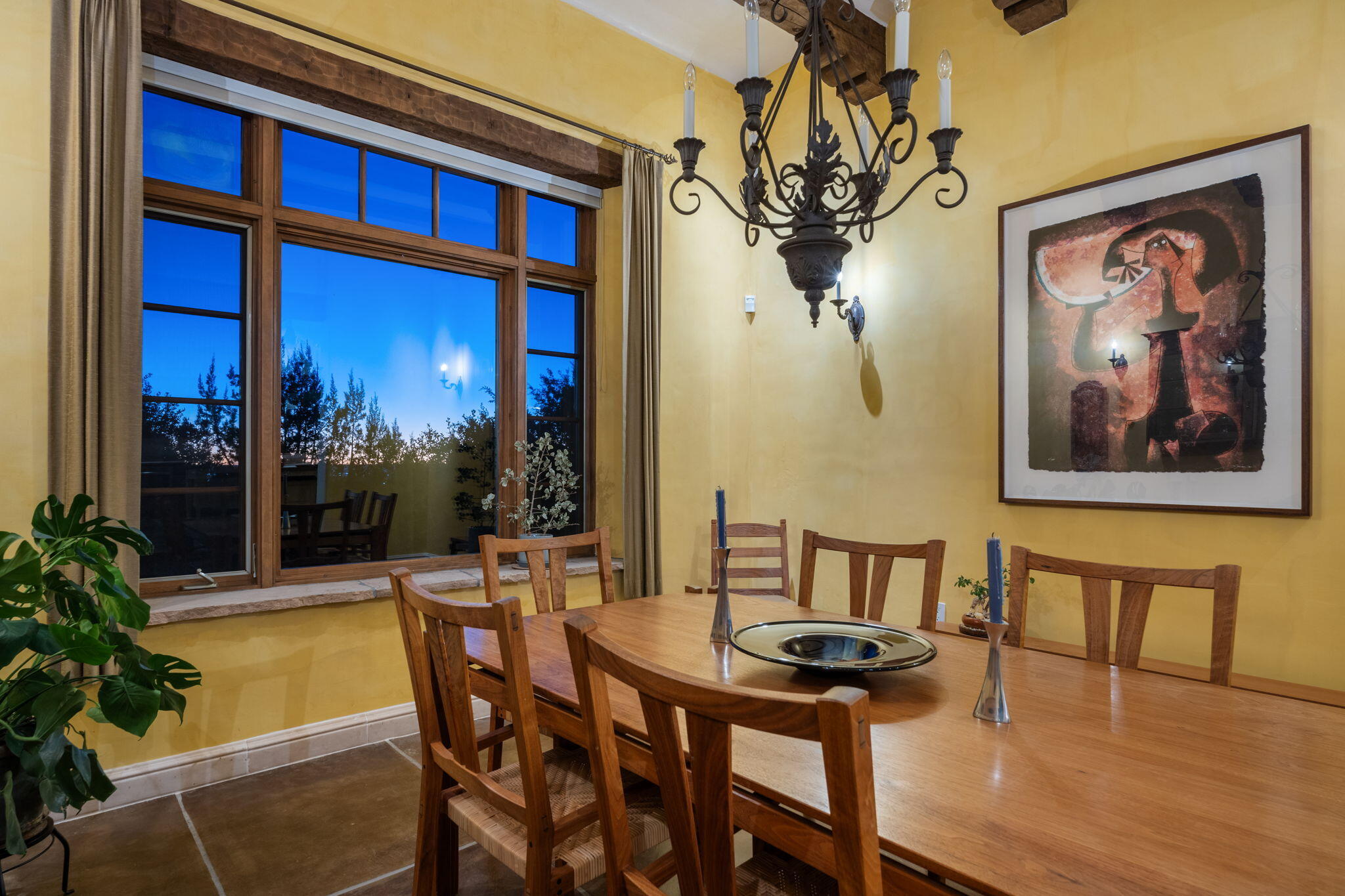 348 White Oaks Drive NE