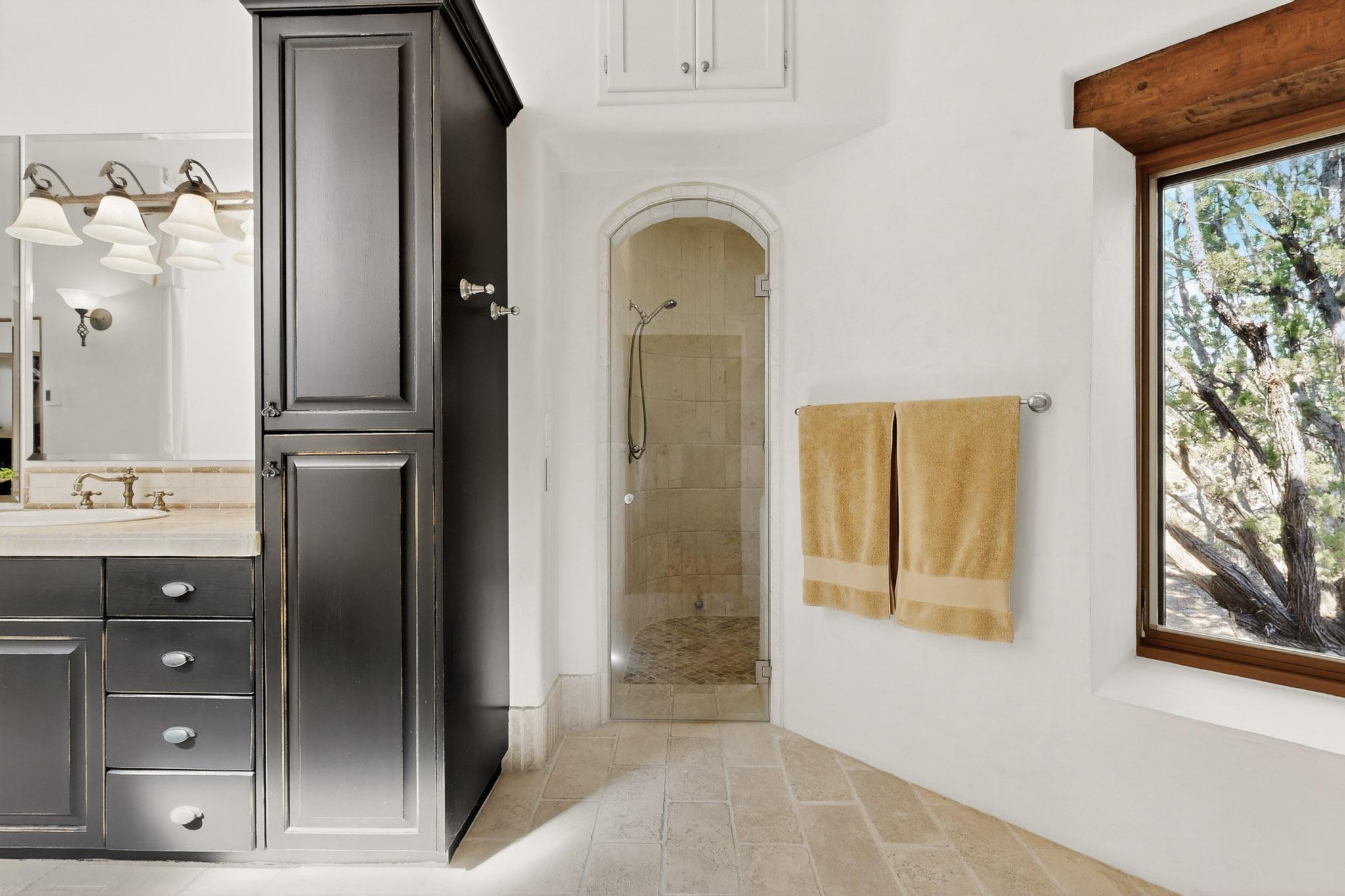 348 White Oaks Drive NE