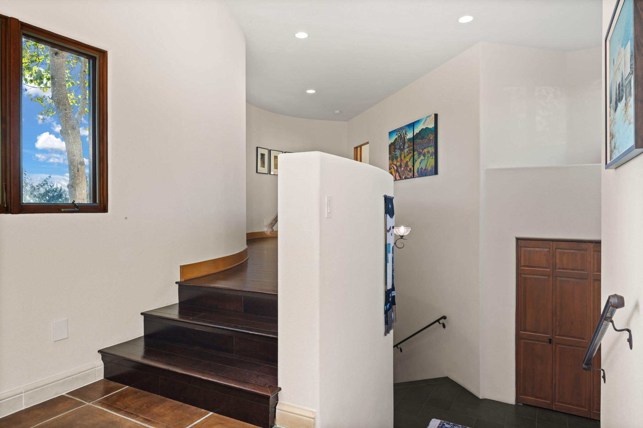 348 White Oaks Drive NE