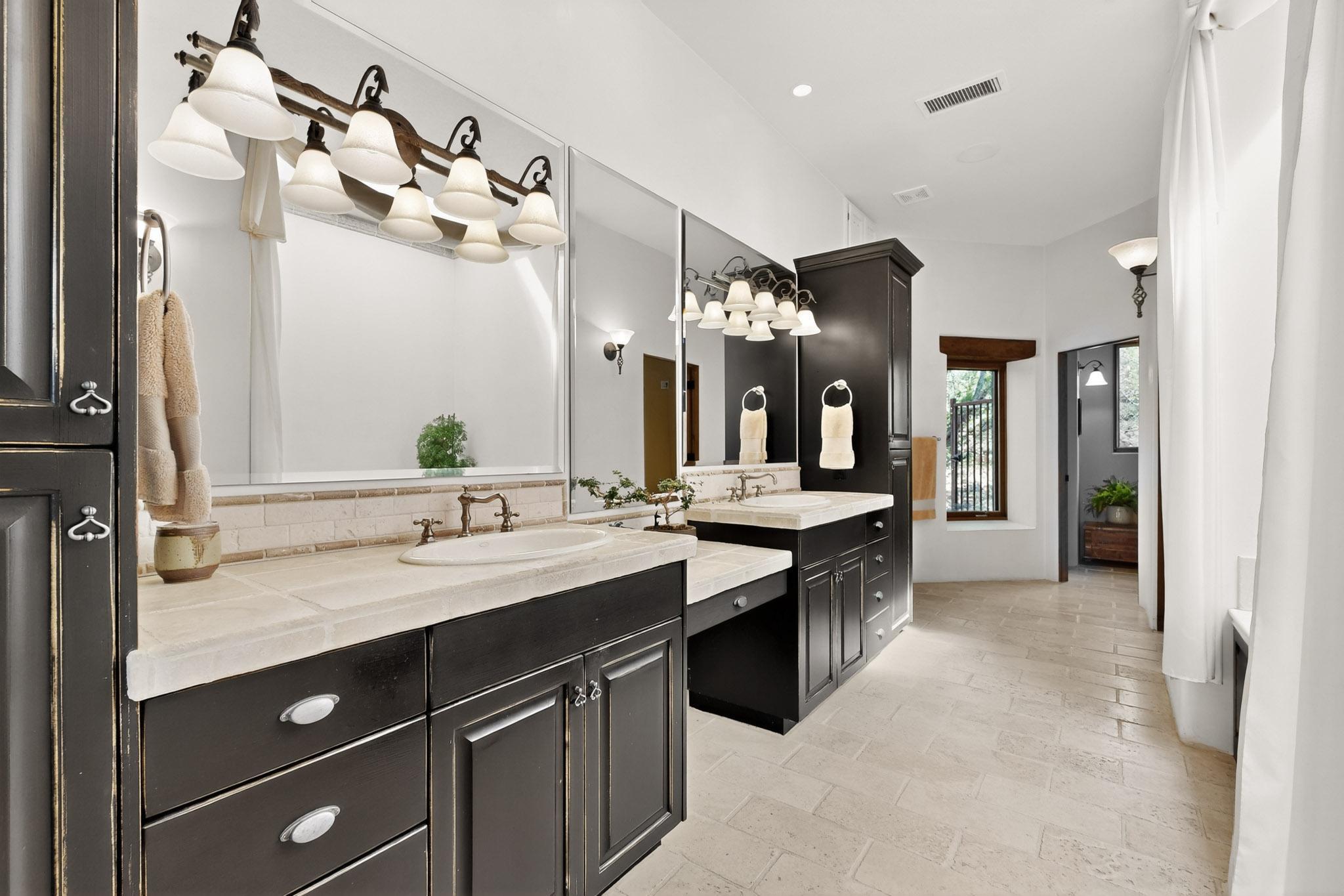 348 White Oaks Drive NE