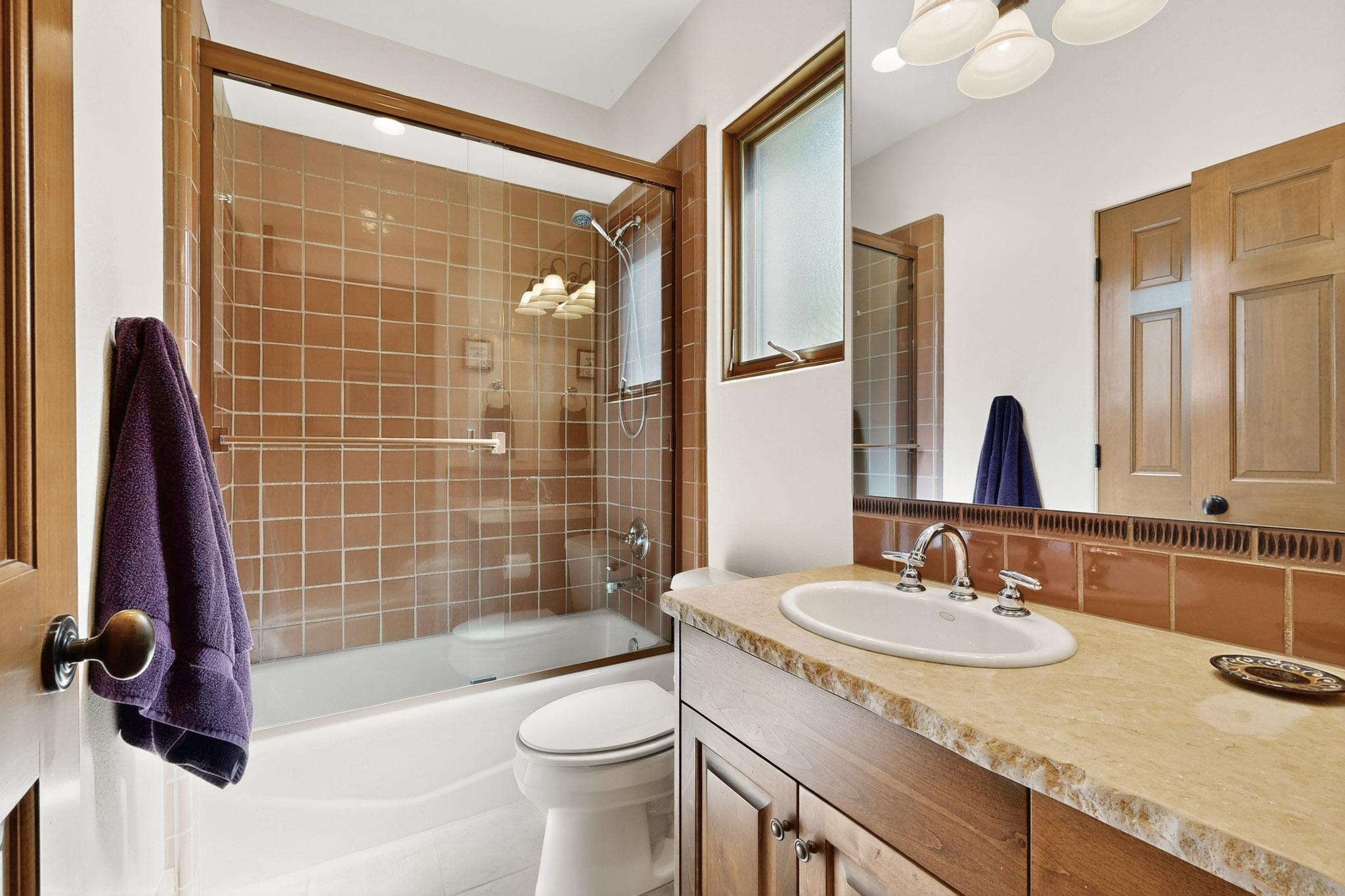 348 White Oaks Drive NE