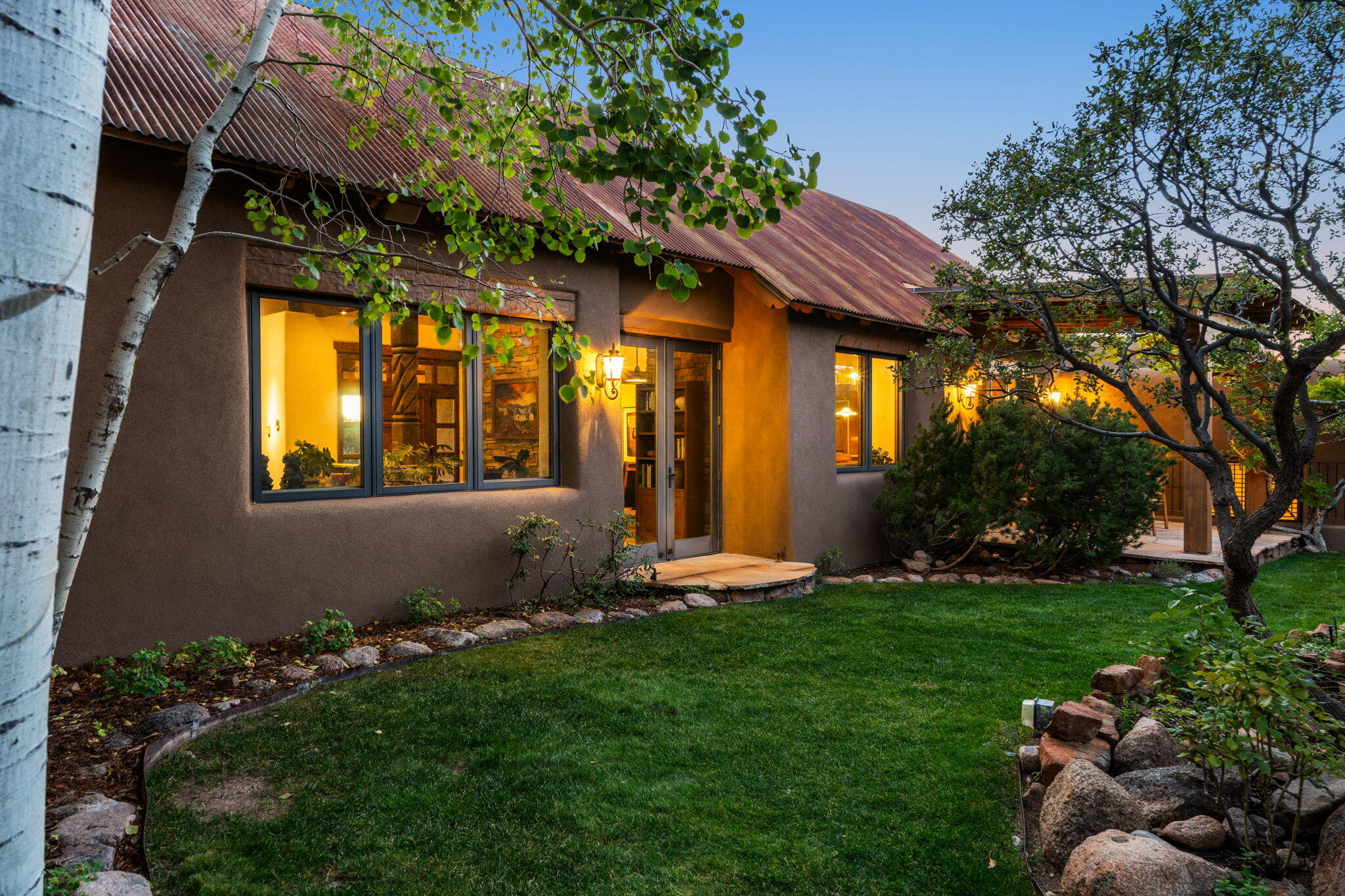 348 White Oaks Drive NE