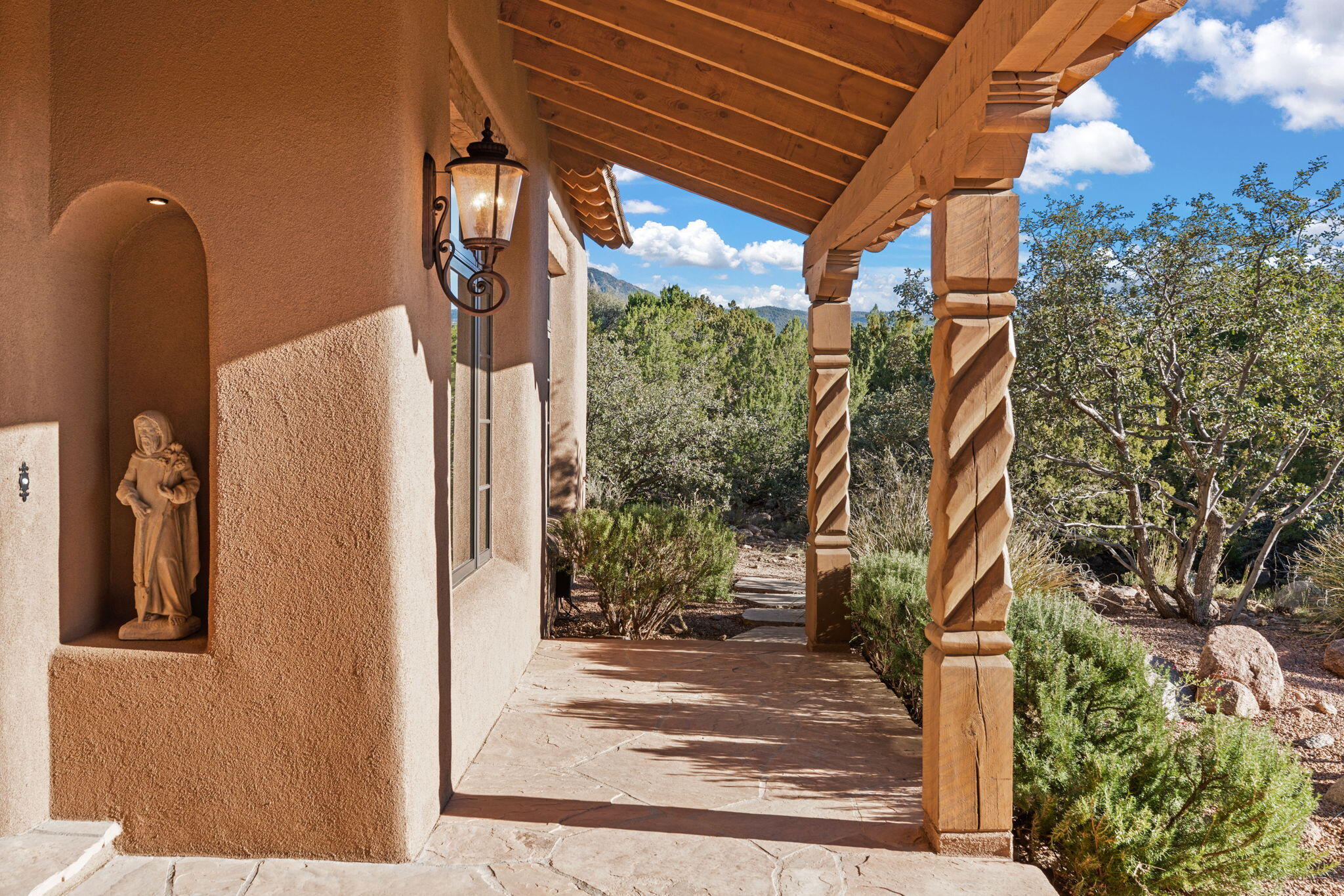 348 White Oaks Drive NE