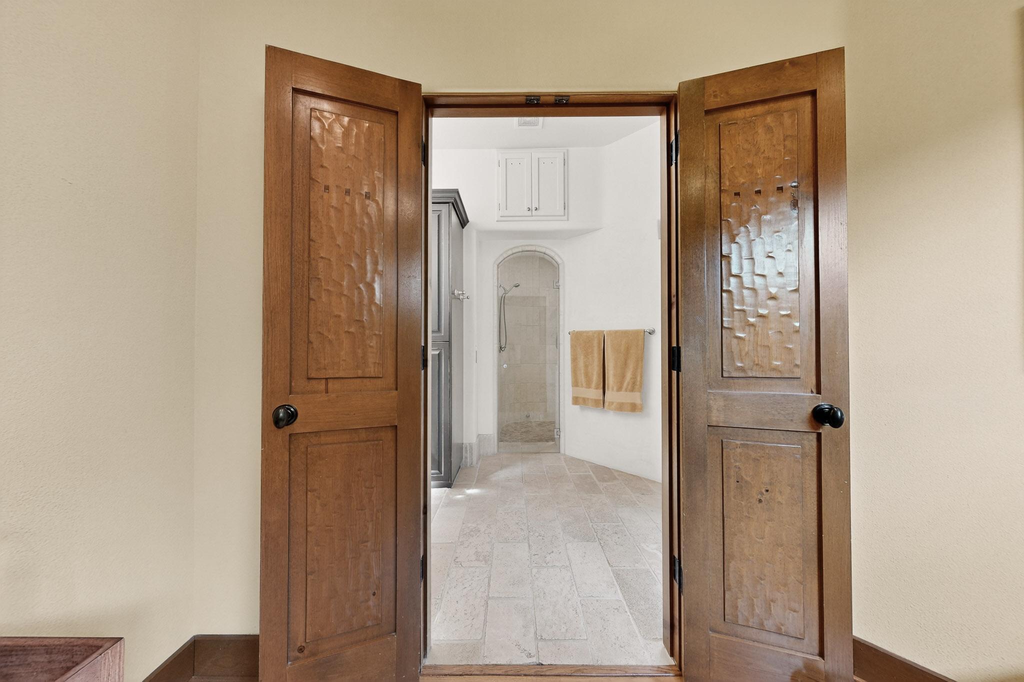 348 White Oaks Drive NE