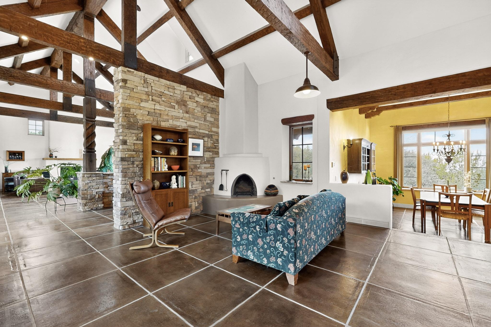 348 White Oaks Drive NE