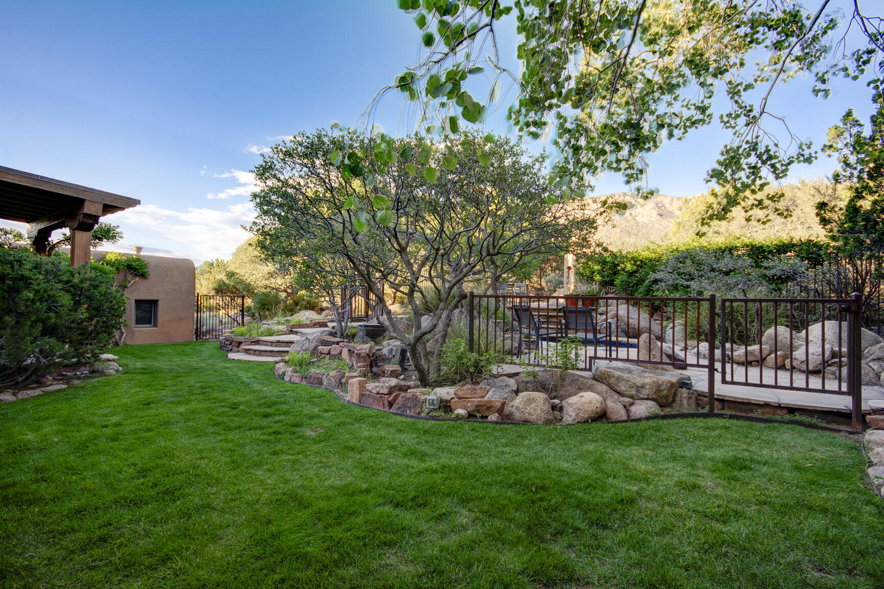 348 White Oaks Drive NE