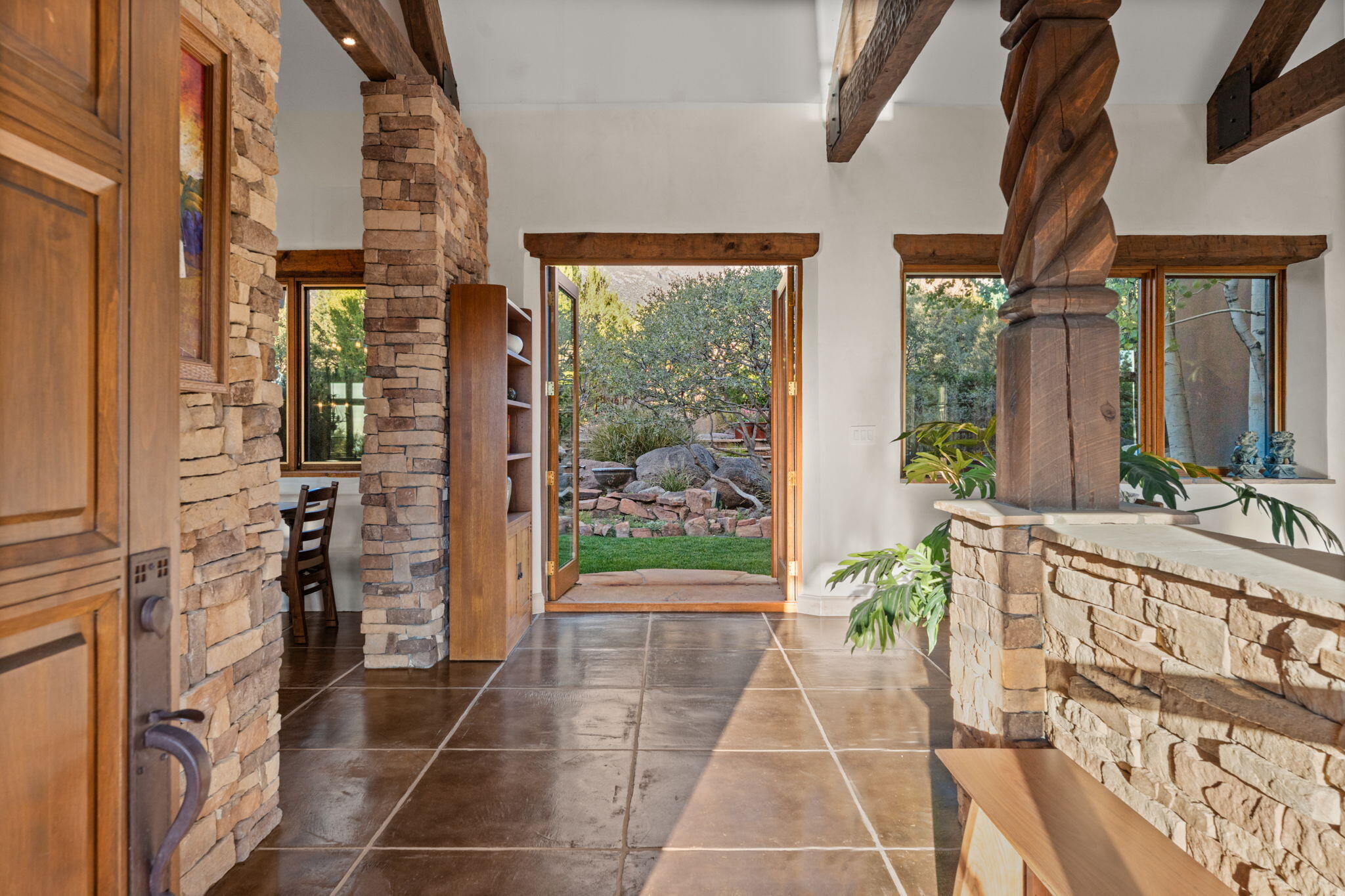 348 White Oaks Drive NE